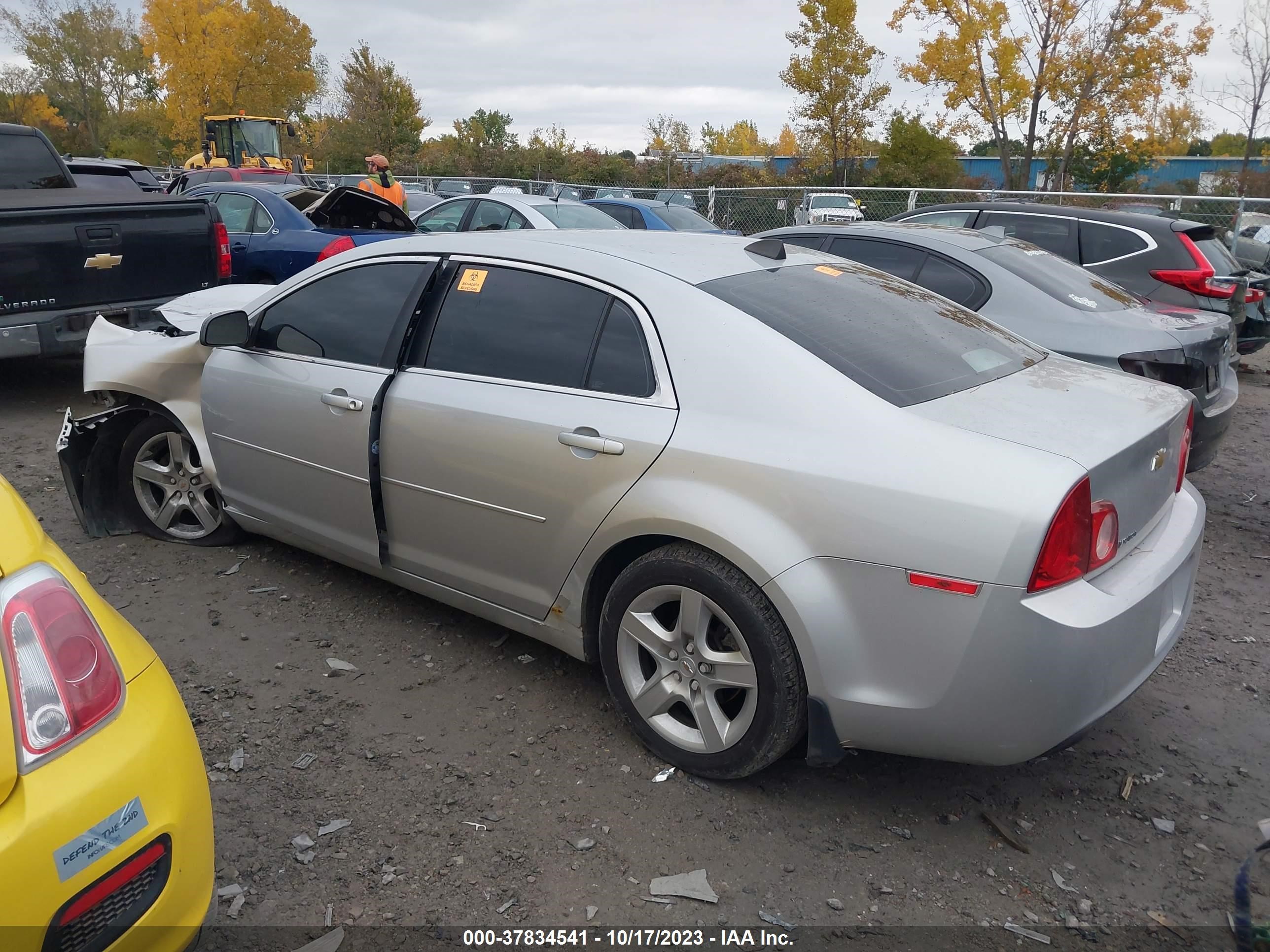 Photo 2 VIN: 1G1ZB5E08CF253178 - CHEVROLET MALIBU 