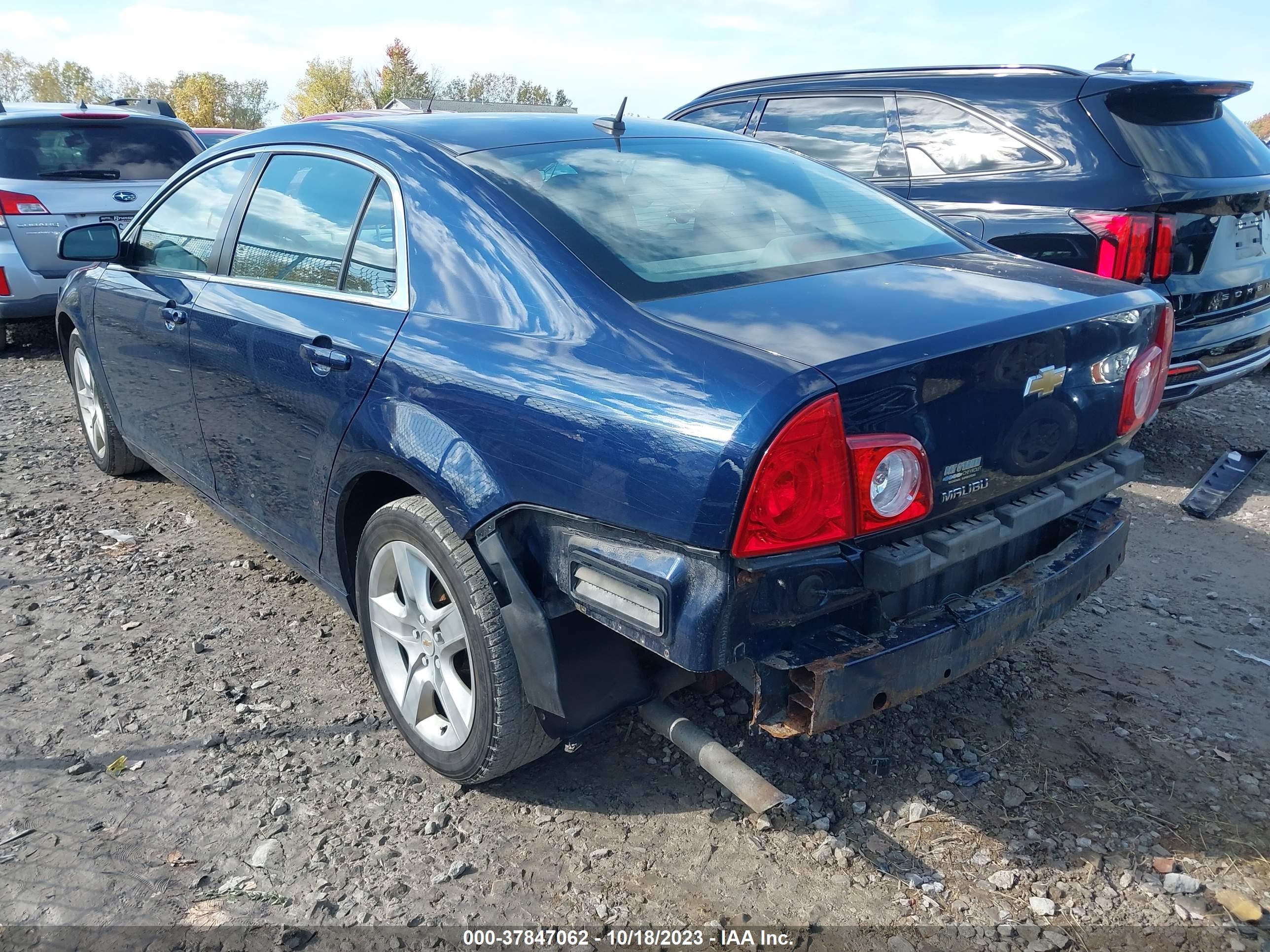 Photo 2 VIN: 1G1ZB5E11BF217775 - CHEVROLET MALIBU 