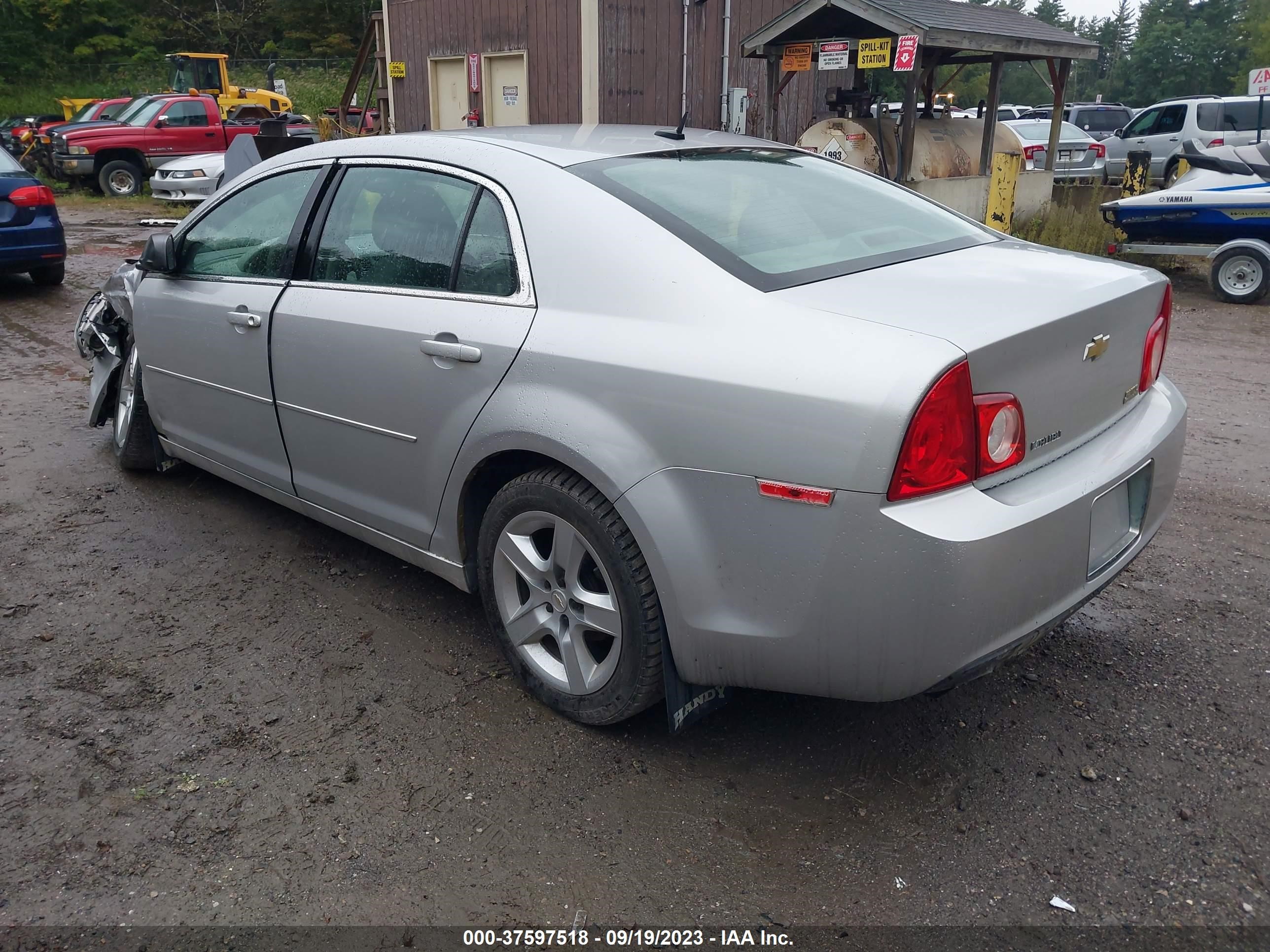 Photo 2 VIN: 1G1ZB5E11BF296025 - CHEVROLET MALIBU 