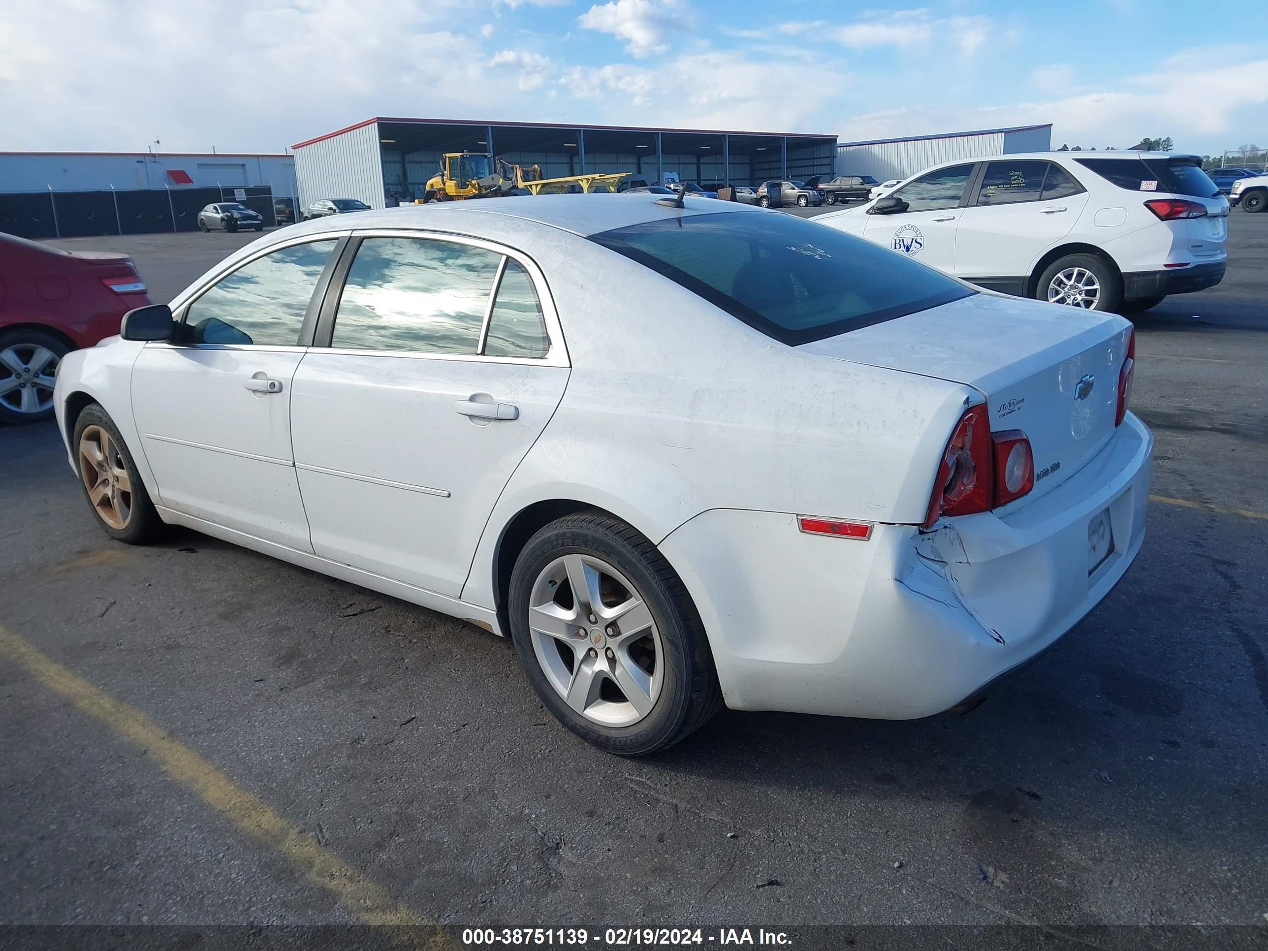 Photo 2 VIN: 1G1ZB5E16BF194610 - CHEVROLET MALIBU 