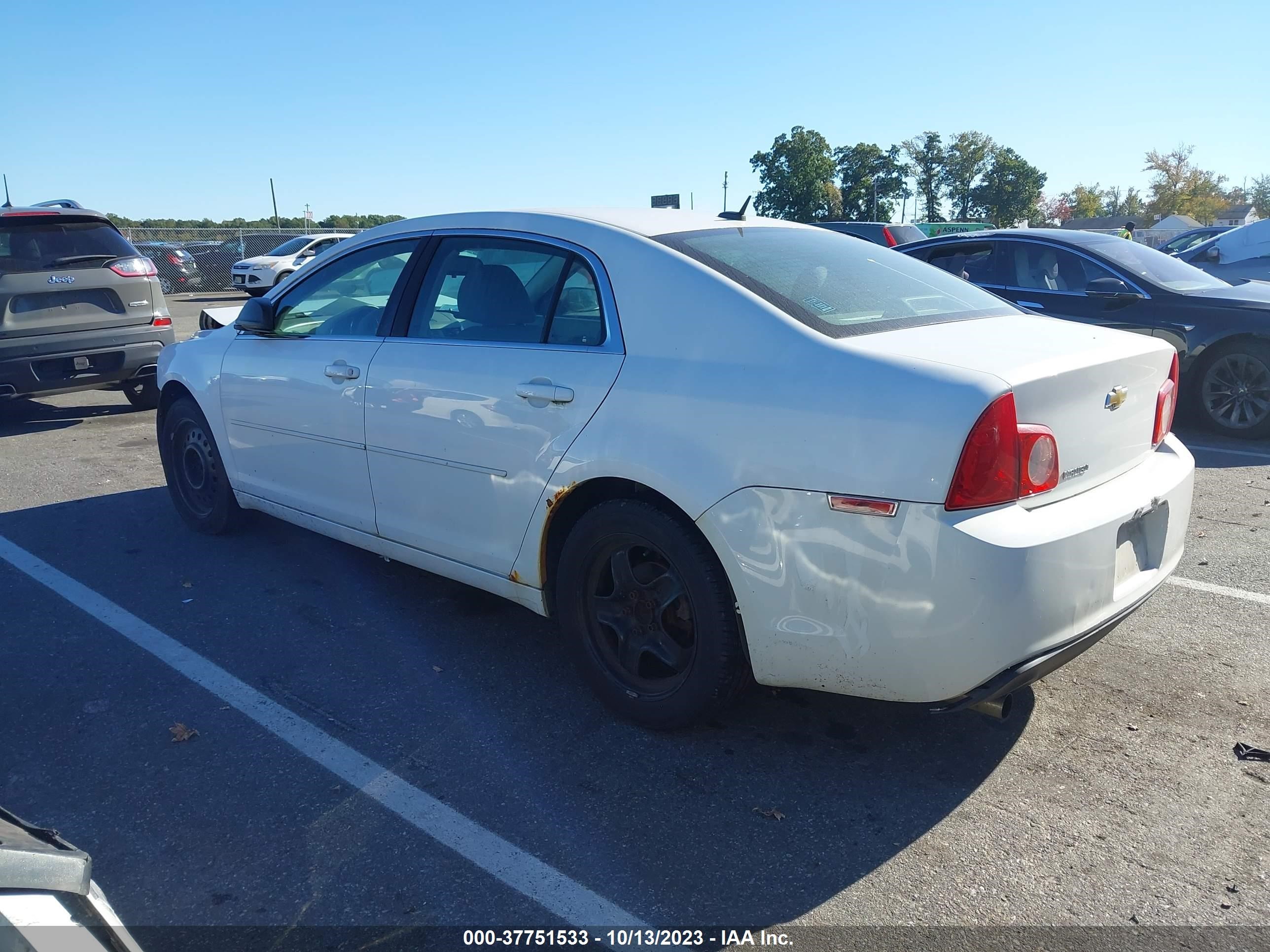 Photo 2 VIN: 1G1ZB5E19BF181608 - CHEVROLET MALIBU 