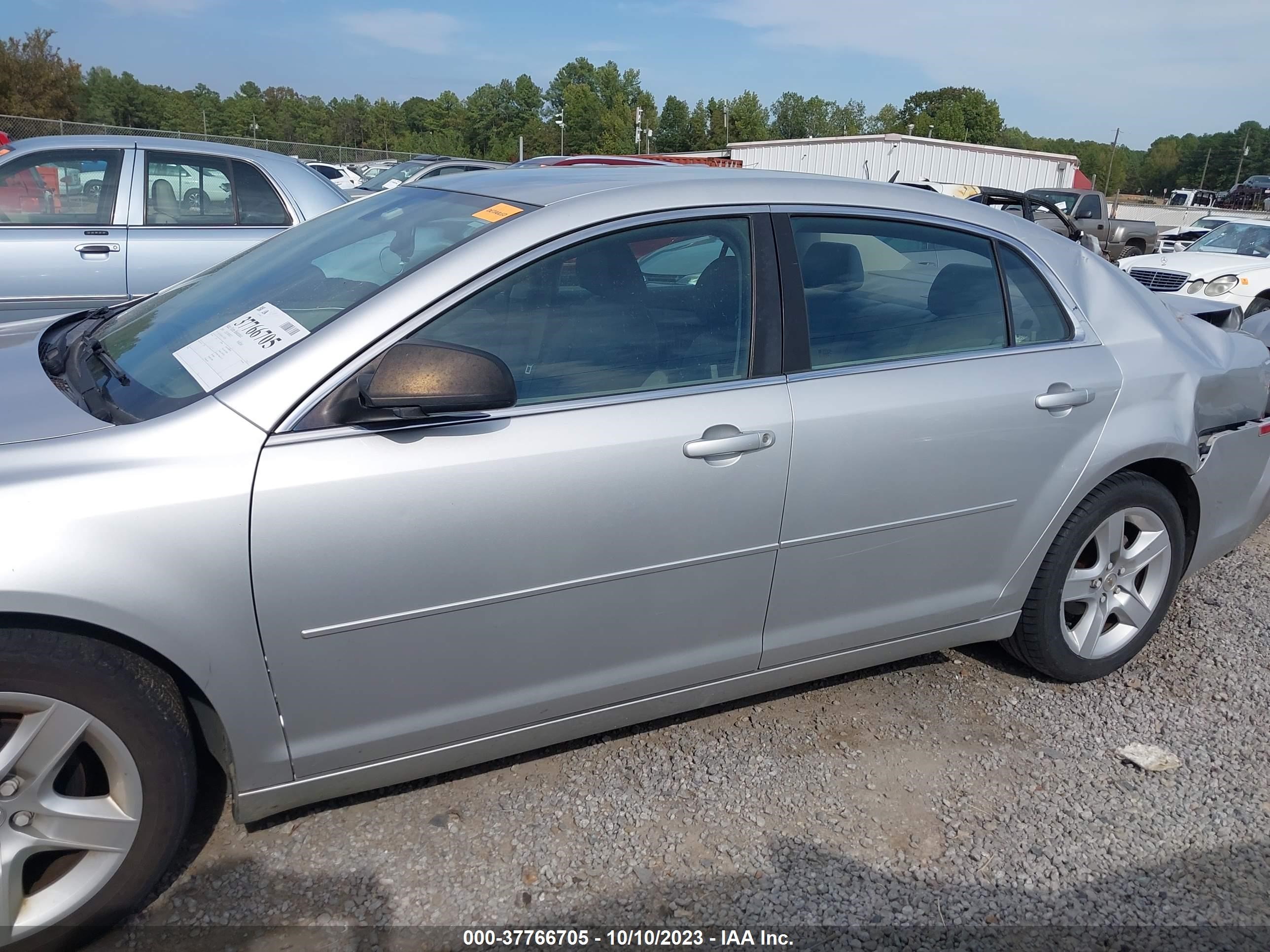 Photo 13 VIN: 1G1ZB5EB0AF302078 - CHEVROLET MALIBU 