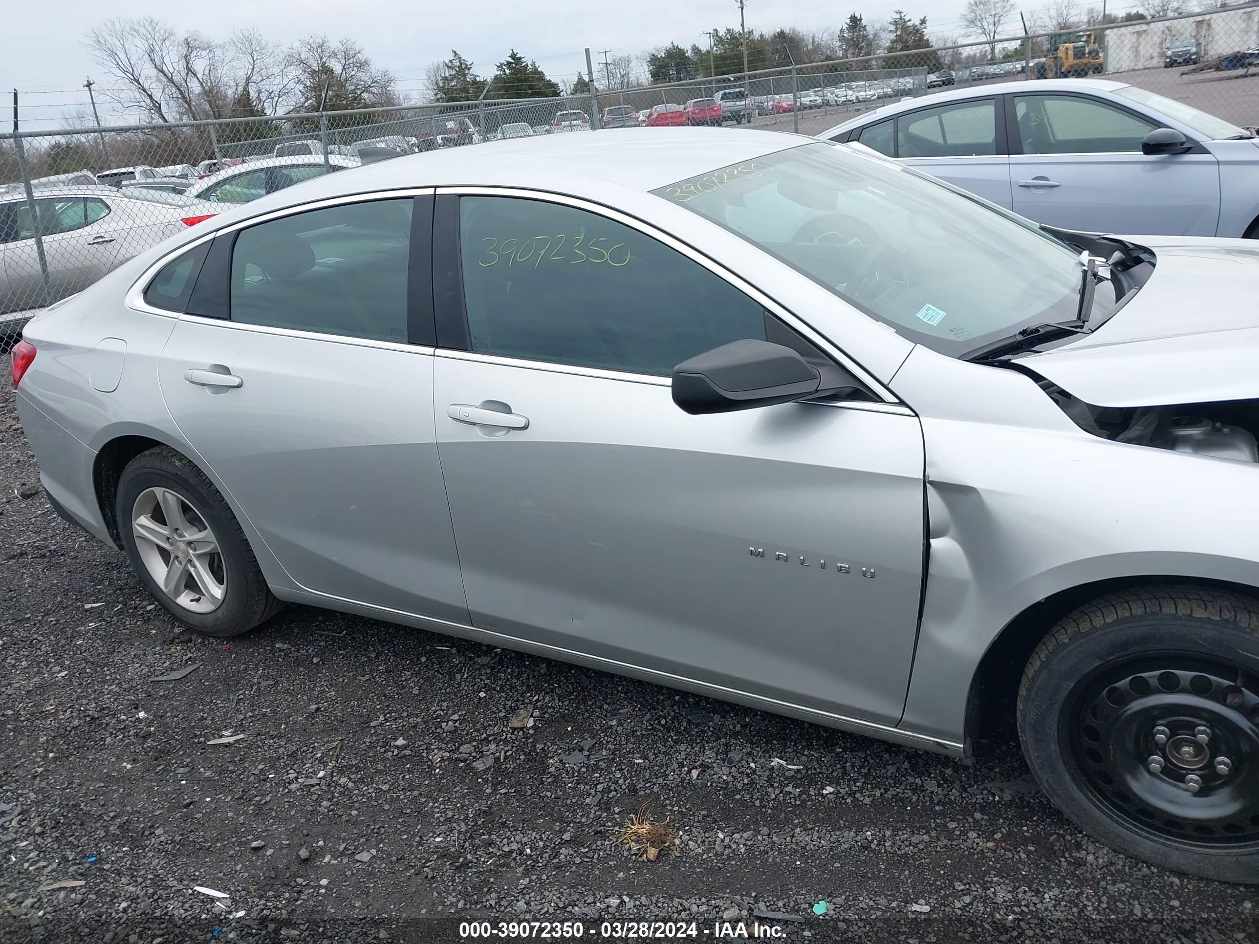 Photo 12 VIN: 1G1ZB5ST1LF010505 - CHEVROLET MALIBU 