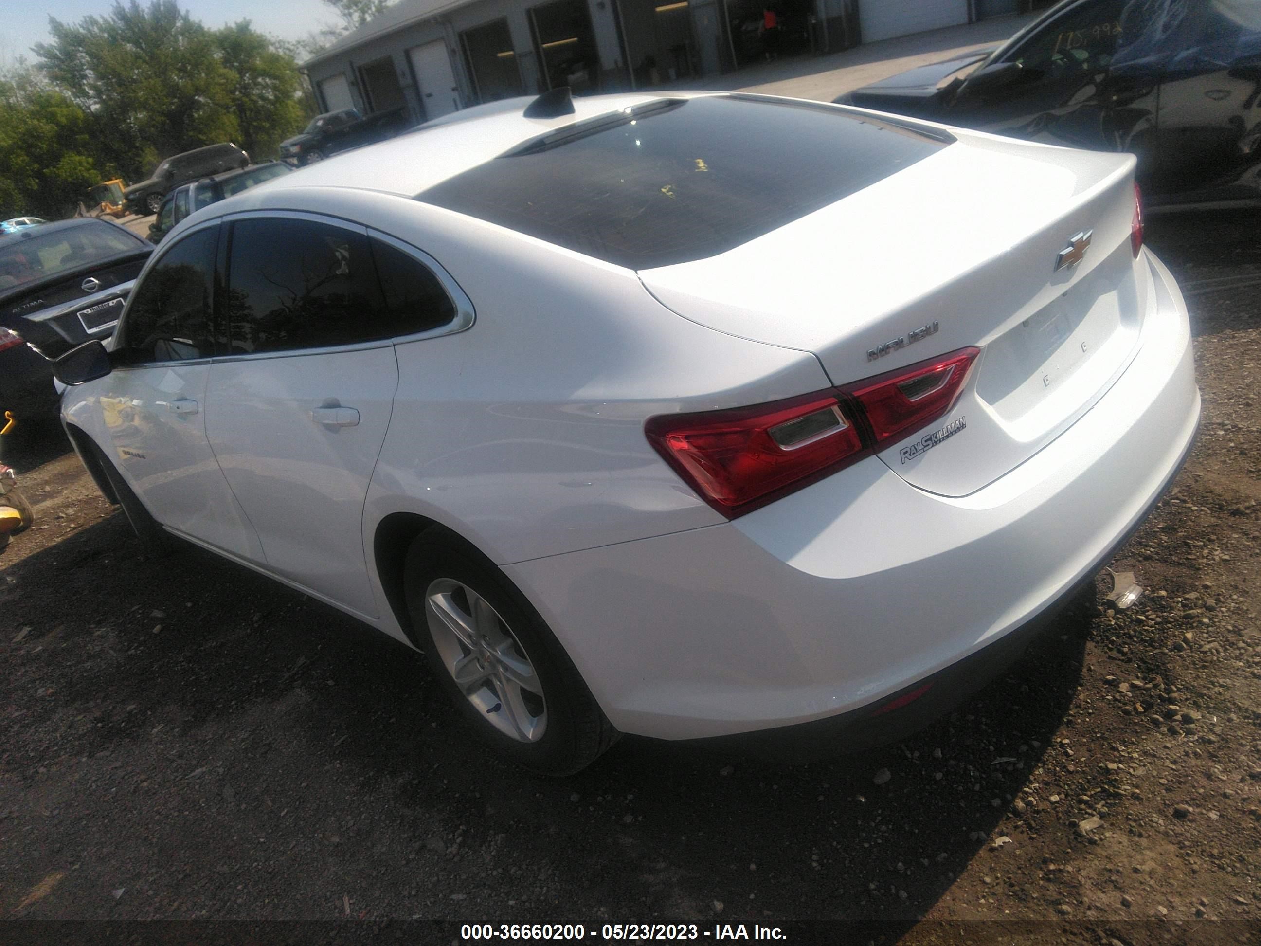 Photo 2 VIN: 1G1ZB5ST2NF188104 - CHEVROLET MALIBU 