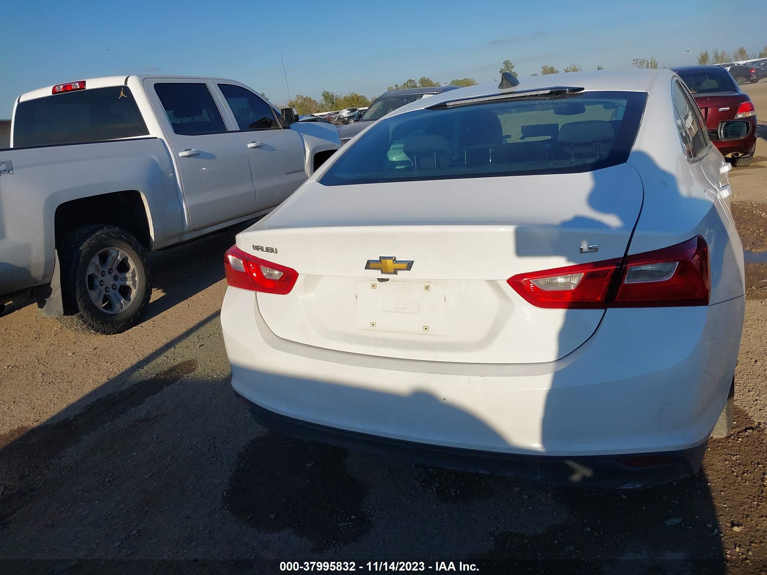 Photo 15 VIN: 1G1ZB5ST3GF304994 - CHEVROLET MALIBU 