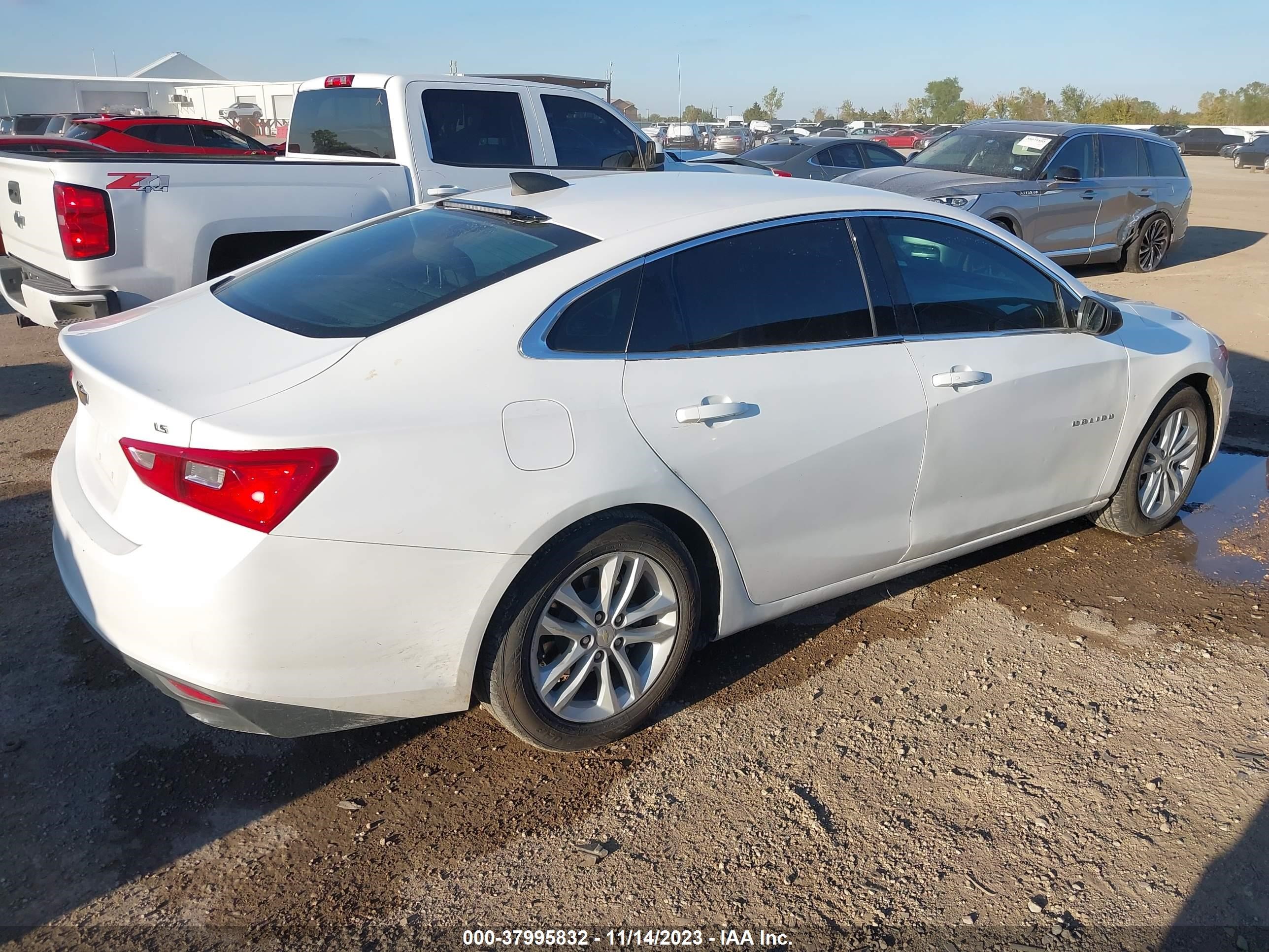 Photo 3 VIN: 1G1ZB5ST3GF304994 - CHEVROLET MALIBU 