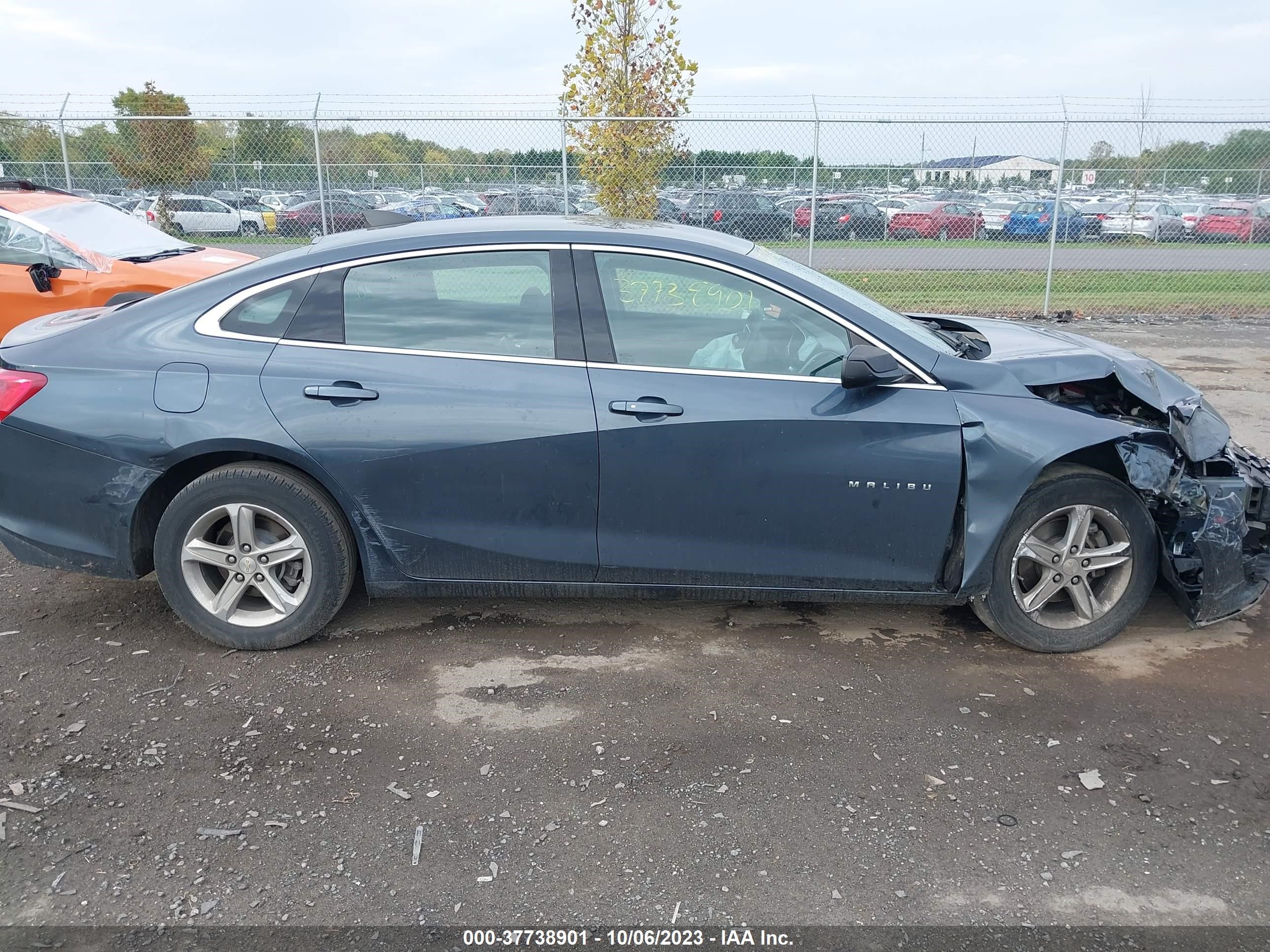 Photo 12 VIN: 1G1ZB5ST3KF119448 - CHEVROLET MALIBU 