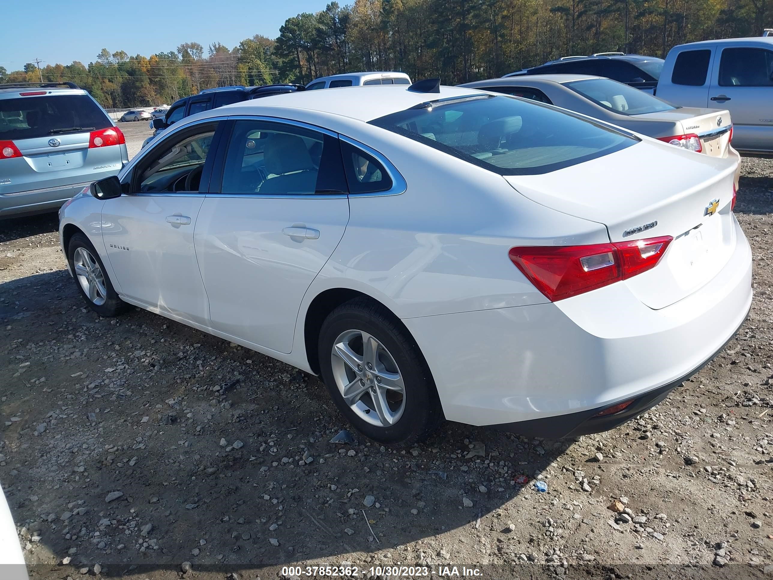 Photo 2 VIN: 1G1ZB5ST3LF076585 - CHEVROLET MALIBU 