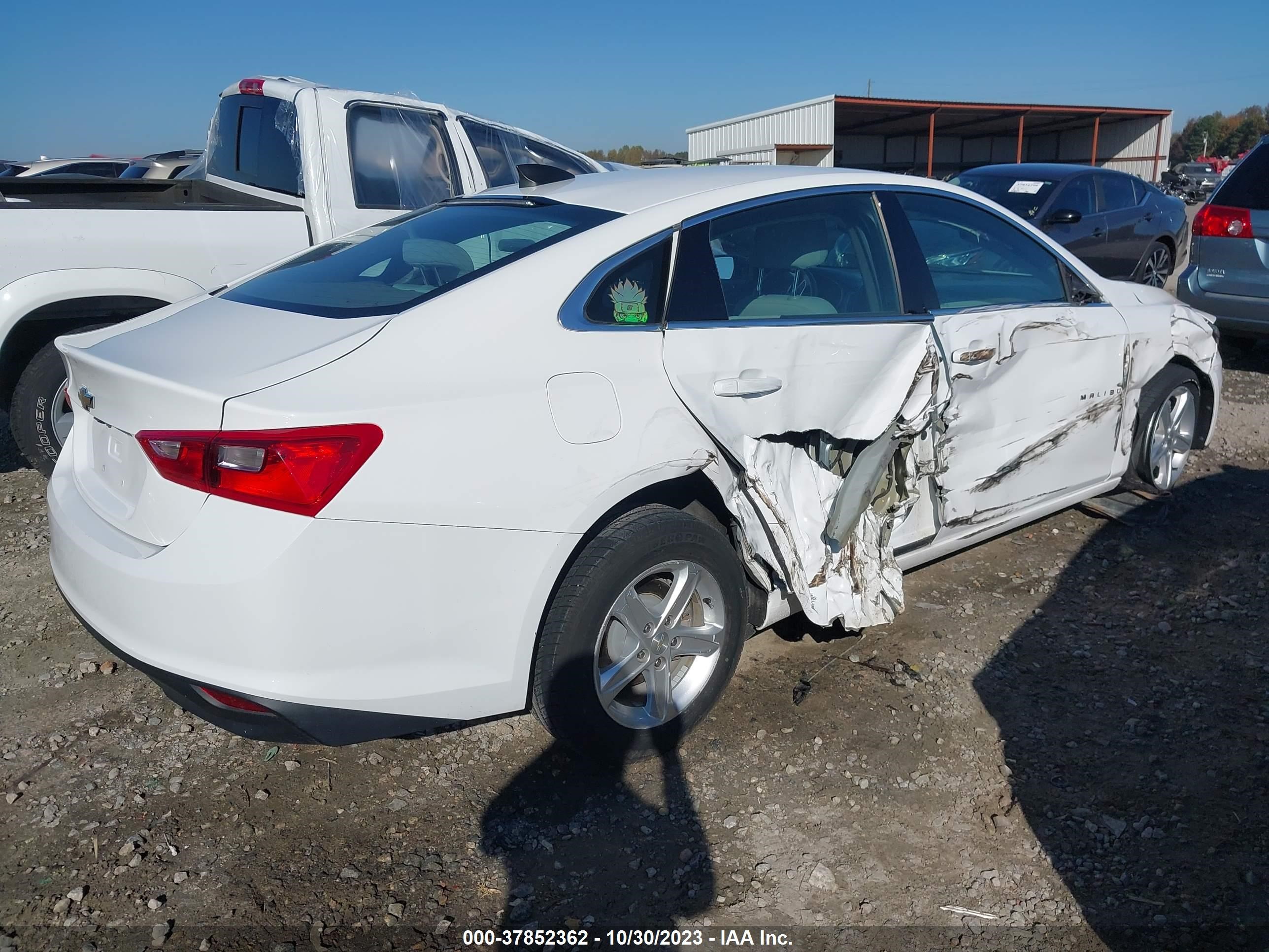 Photo 3 VIN: 1G1ZB5ST3LF076585 - CHEVROLET MALIBU 