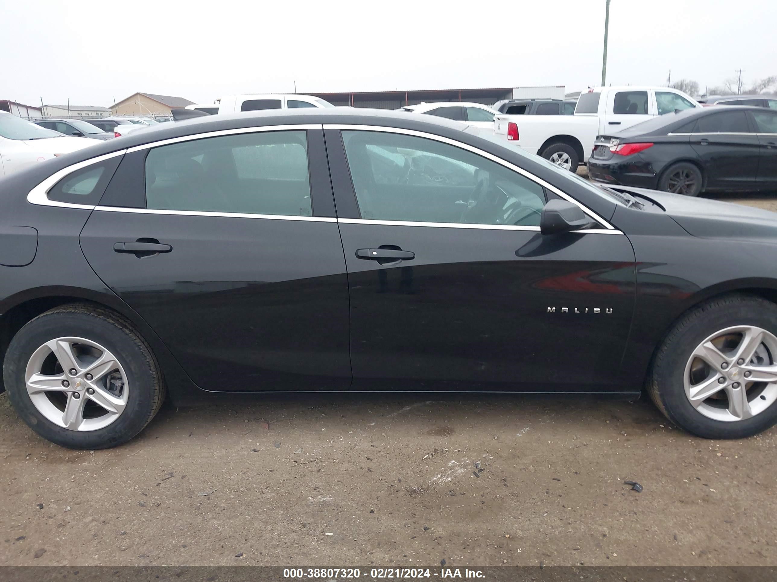 Photo 12 VIN: 1G1ZB5ST3NF186555 - CHEVROLET MALIBU LS 