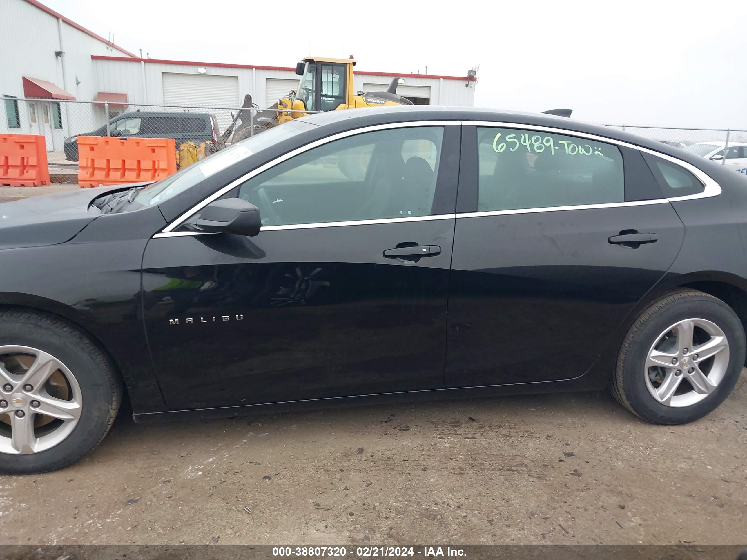 Photo 13 VIN: 1G1ZB5ST3NF186555 - CHEVROLET MALIBU LS 