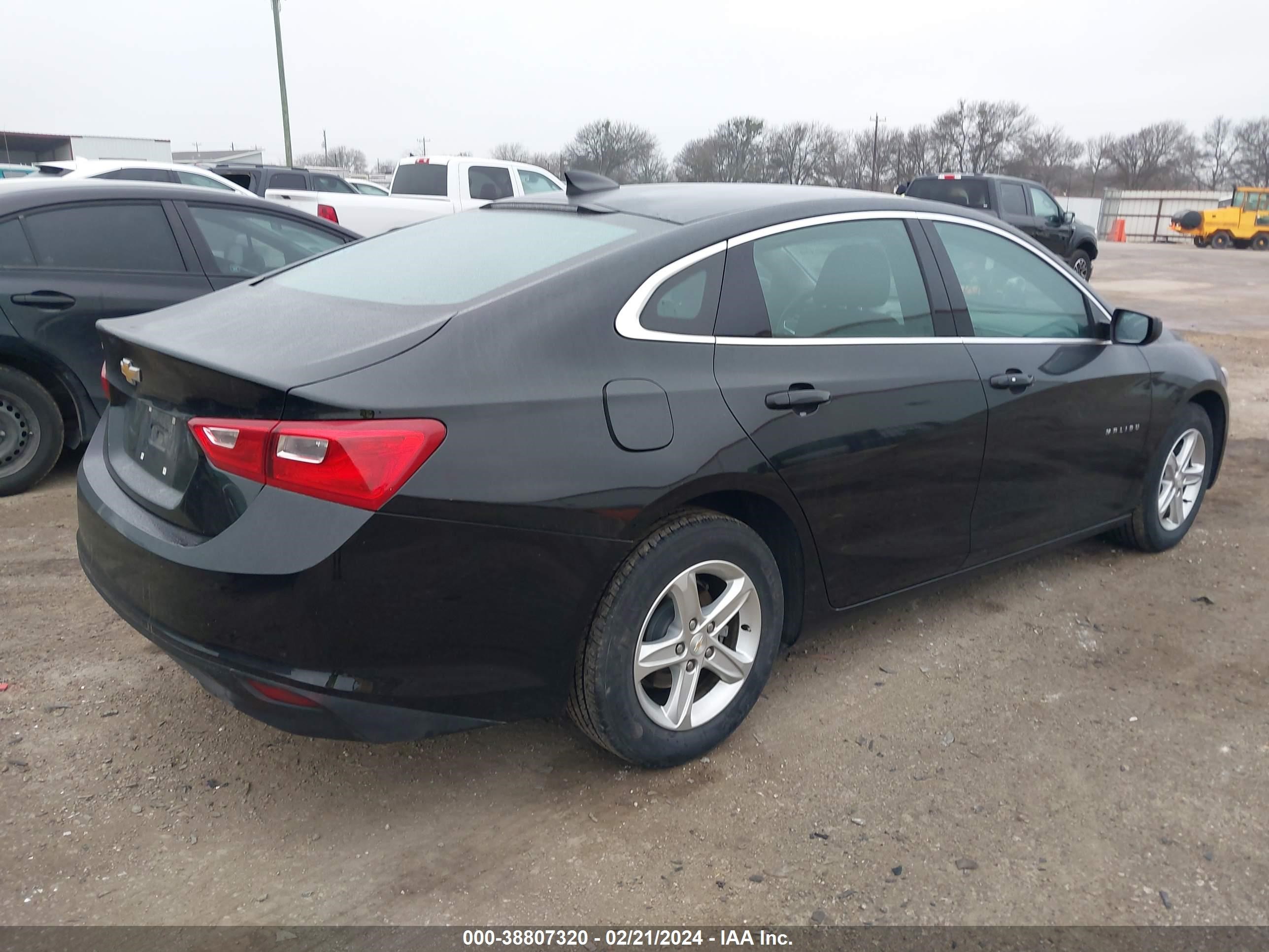 Photo 3 VIN: 1G1ZB5ST3NF186555 - CHEVROLET MALIBU LS 