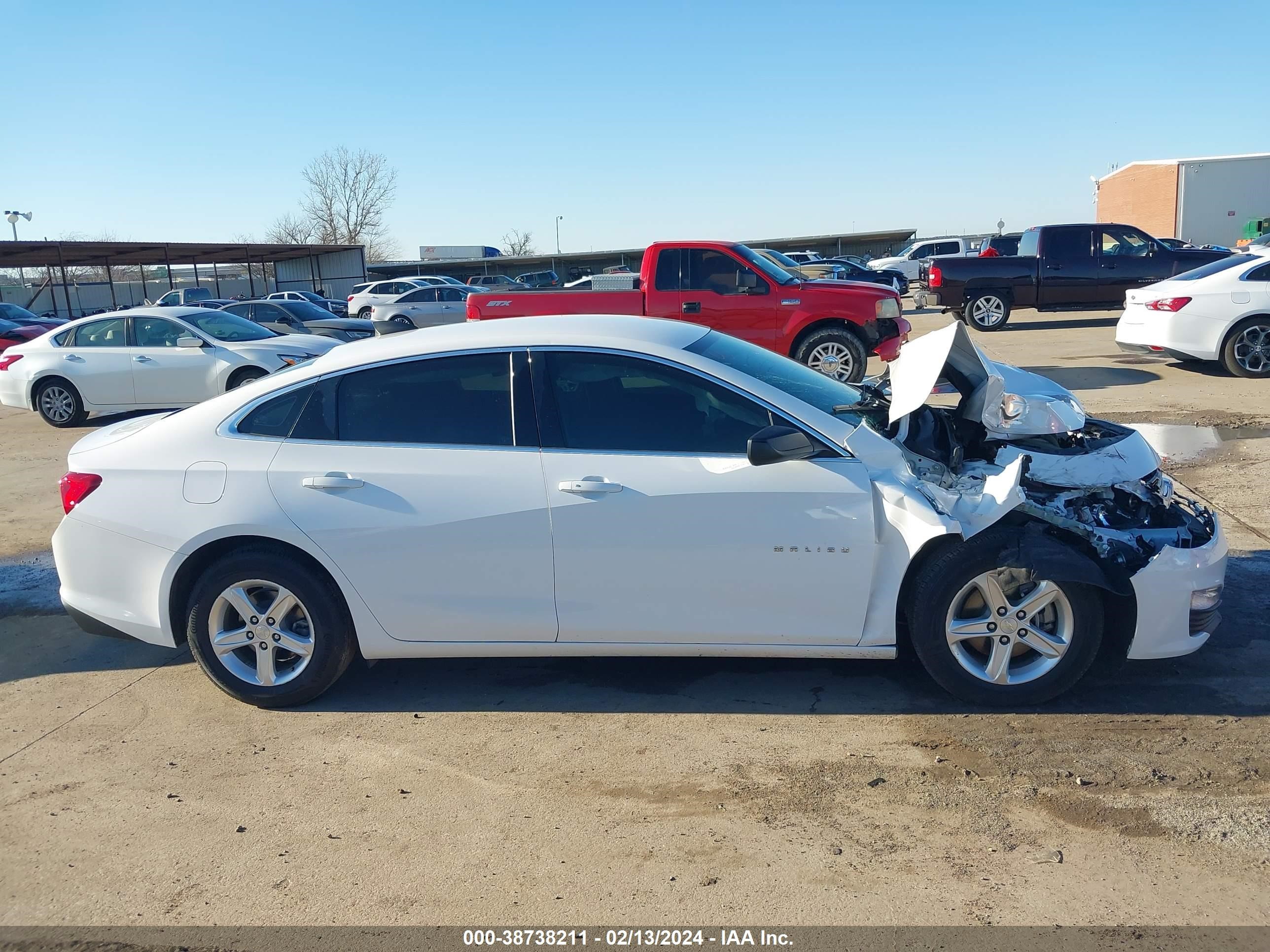 Photo 12 VIN: 1G1ZB5ST4LF013799 - CHEVROLET MALIBU 