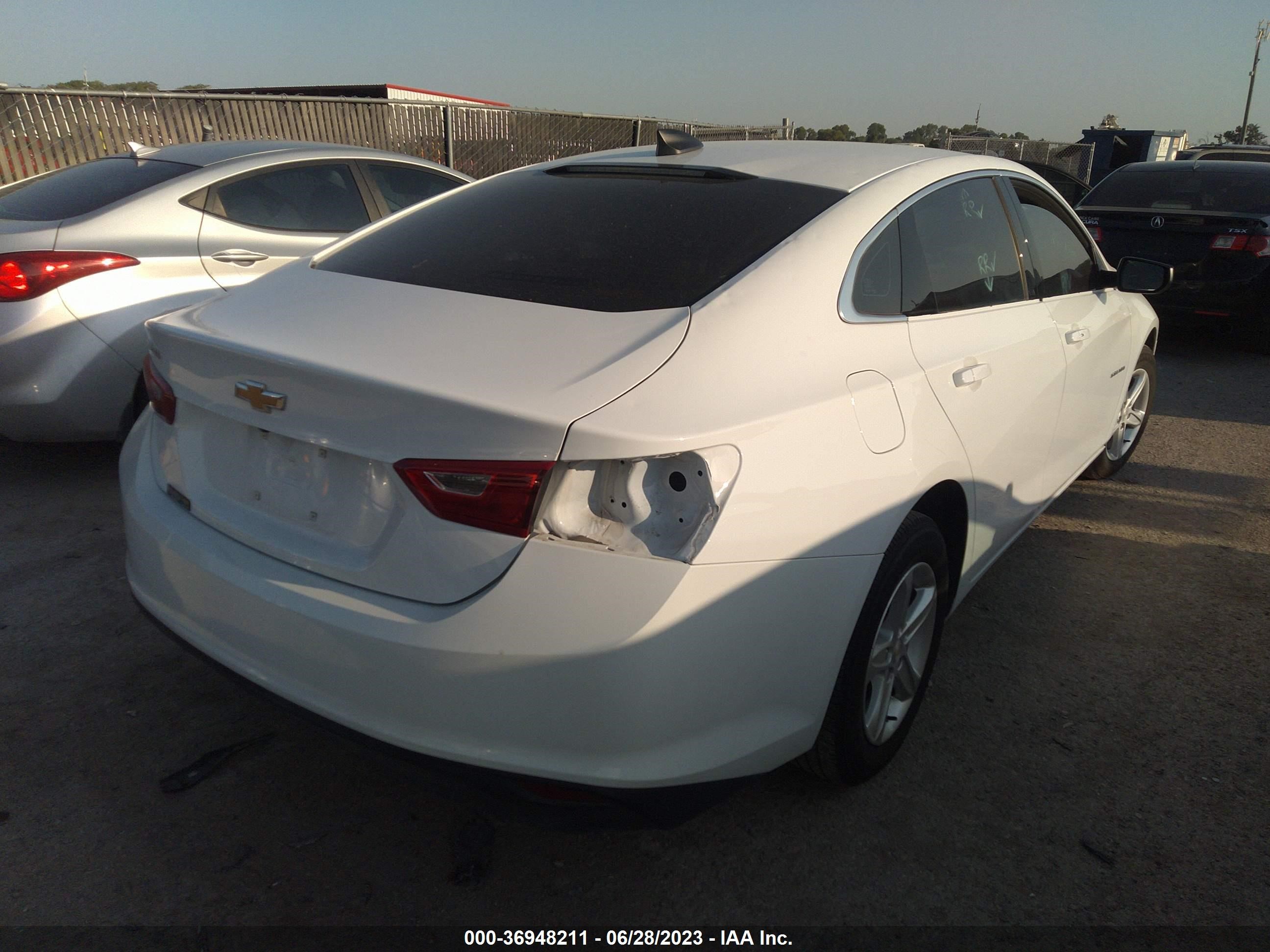 Photo 3 VIN: 1G1ZB5ST8NF191394 - CHEVROLET MALIBU 