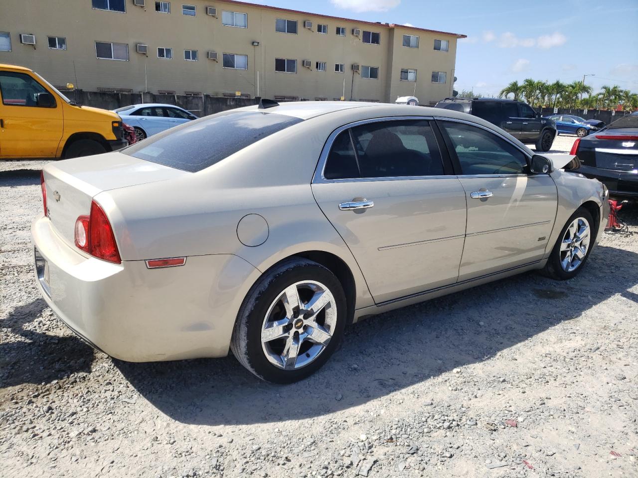 Photo 2 VIN: 1G1ZC5E00CF205672 - CHEVROLET MALIBU 