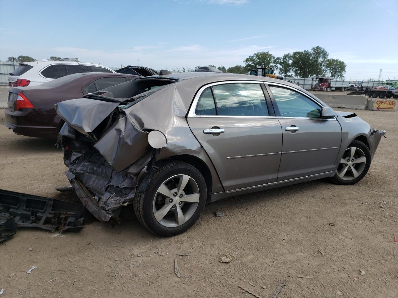 Photo 2 VIN: 1G1ZC5E03CF208761 - CHEVROLET MALIBU 