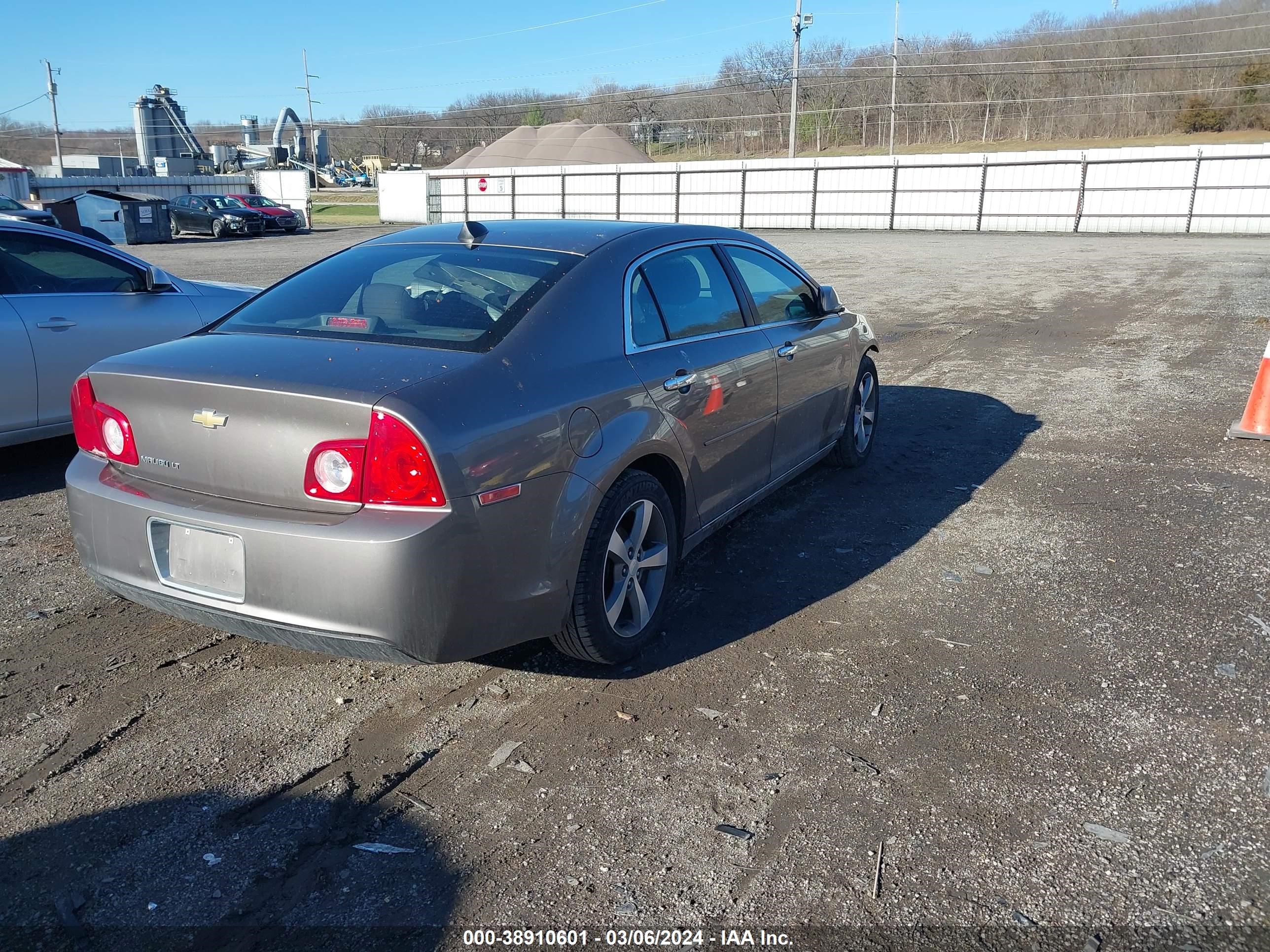 Photo 3 VIN: 1G1ZC5E04CF336975 - CHEVROLET MALIBU 