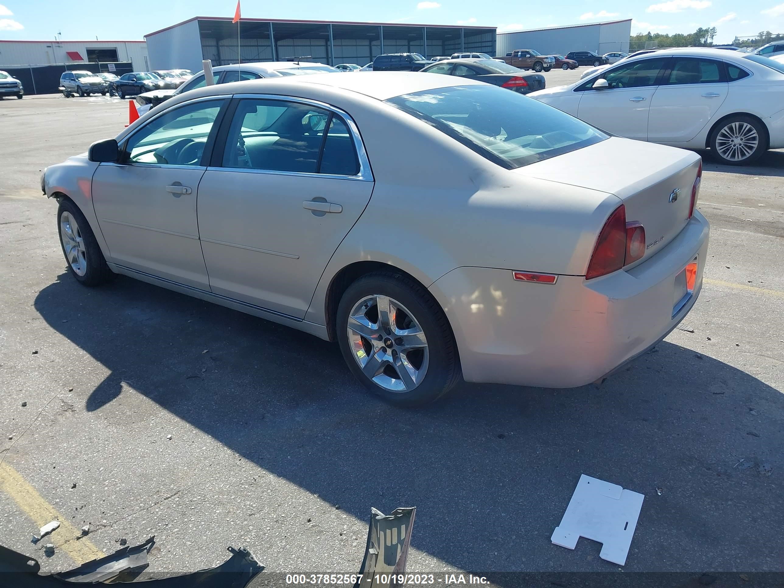 Photo 2 VIN: 1G1ZC5E09AF200001 - CHEVROLET MALIBU 