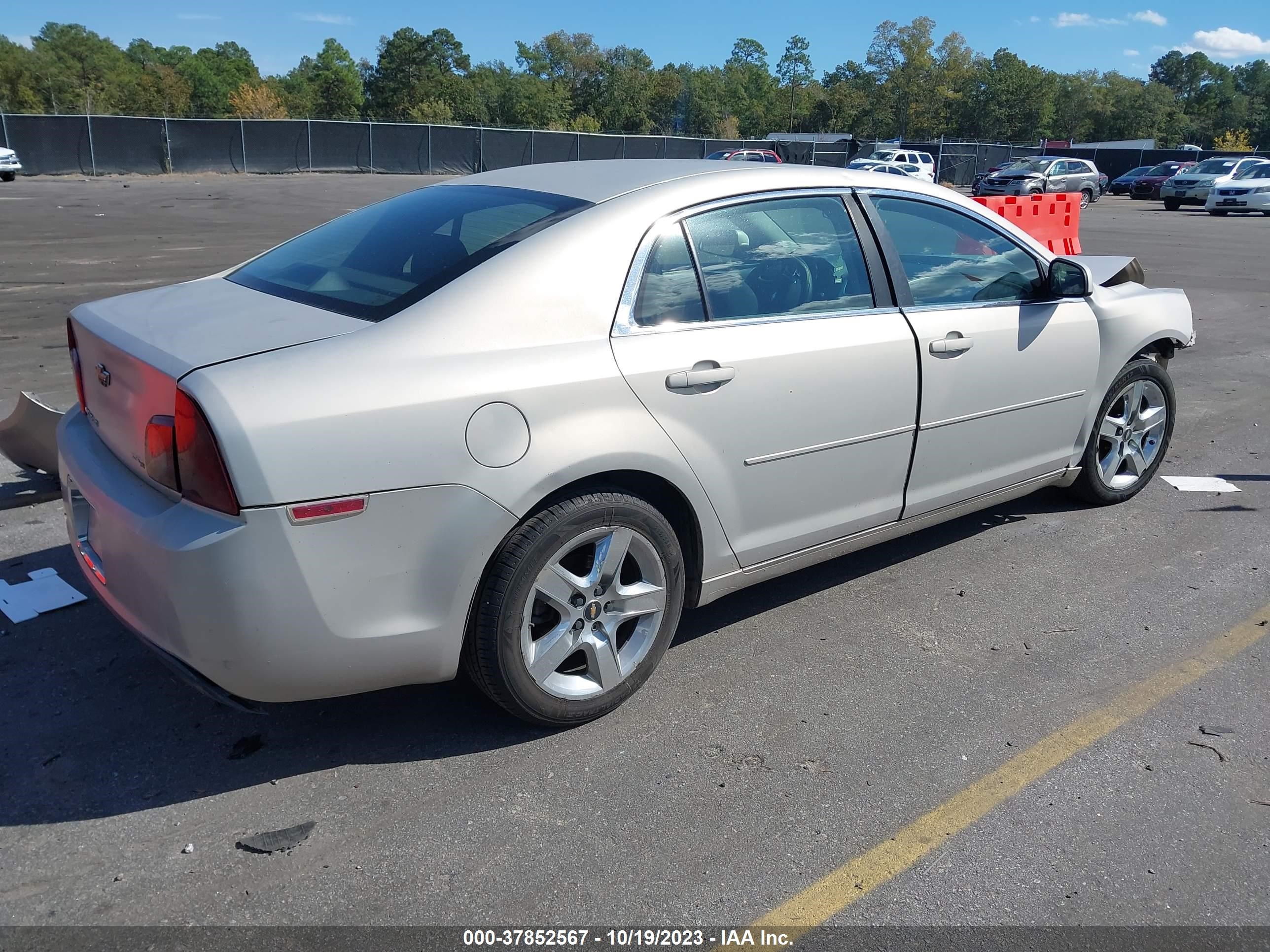 Photo 3 VIN: 1G1ZC5E09AF200001 - CHEVROLET MALIBU 