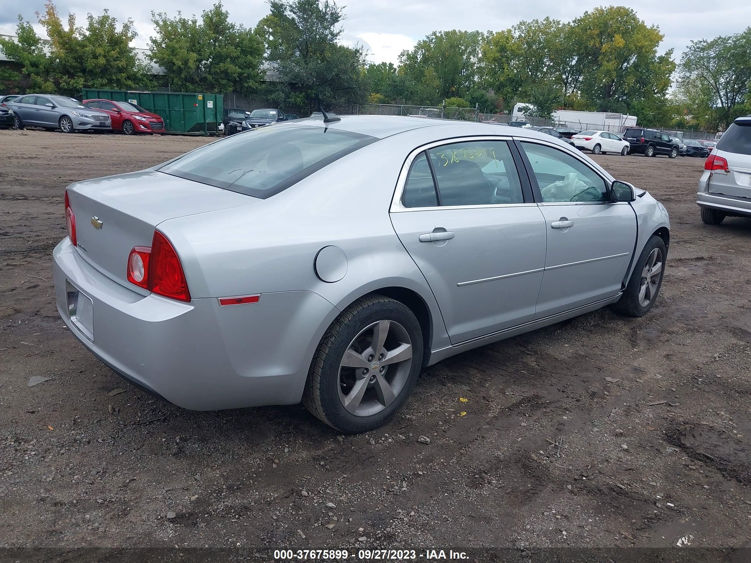 Photo 3 VIN: 1G1ZC5E12BF103510 - CHEVROLET MALIBU 