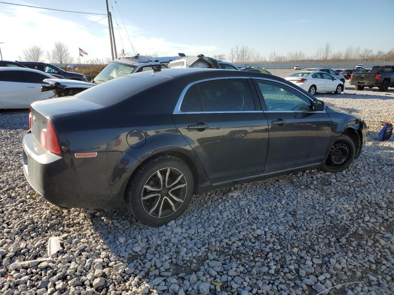 Photo 2 VIN: 1G1ZC5E13BF130747 - CHEVROLET MALIBU 