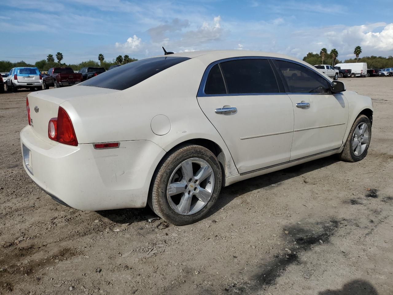 Photo 2 VIN: 1G1ZC5E16BF331834 - CHEVROLET MALIBU 