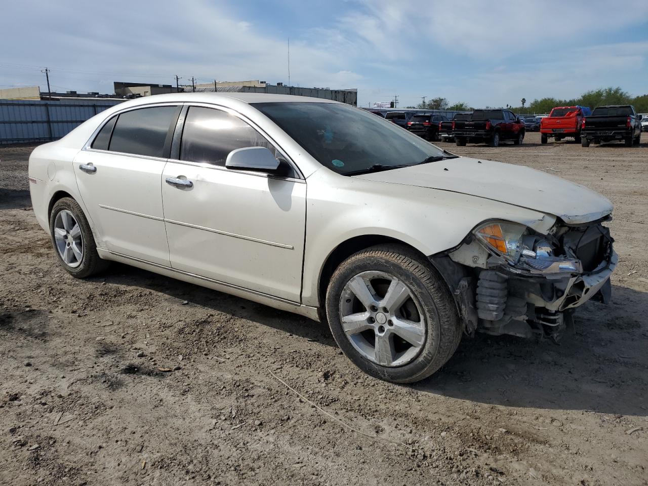 Photo 3 VIN: 1G1ZC5E16BF331834 - CHEVROLET MALIBU 