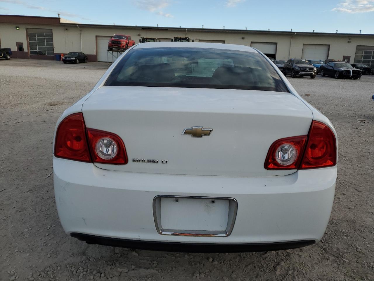 Photo 5 VIN: 1G1ZC5E1XBF120748 - CHEVROLET MALIBU 