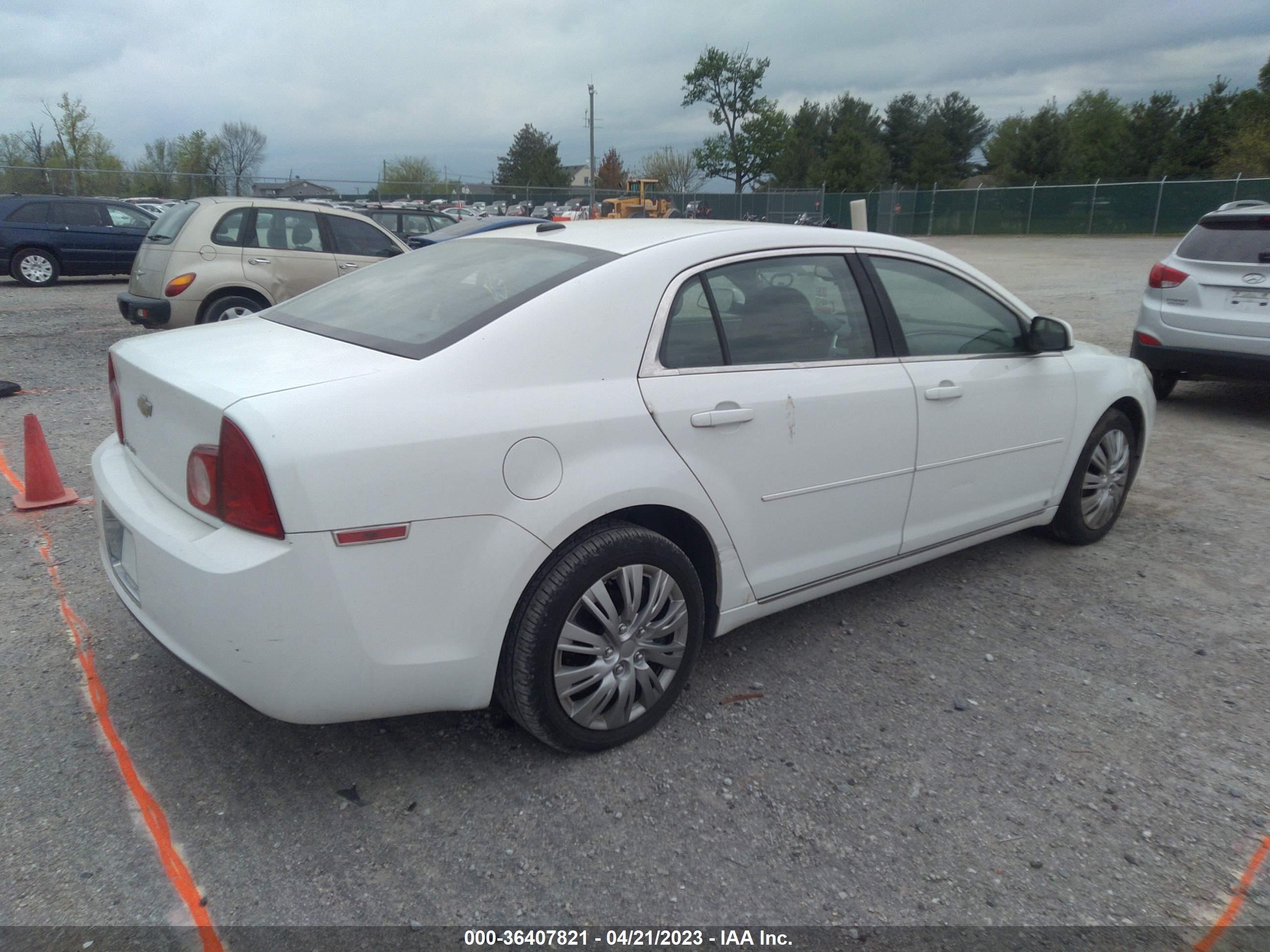 Photo 3 VIN: 1G1ZC5EB9AF122157 - CHEVROLET MALIBU 