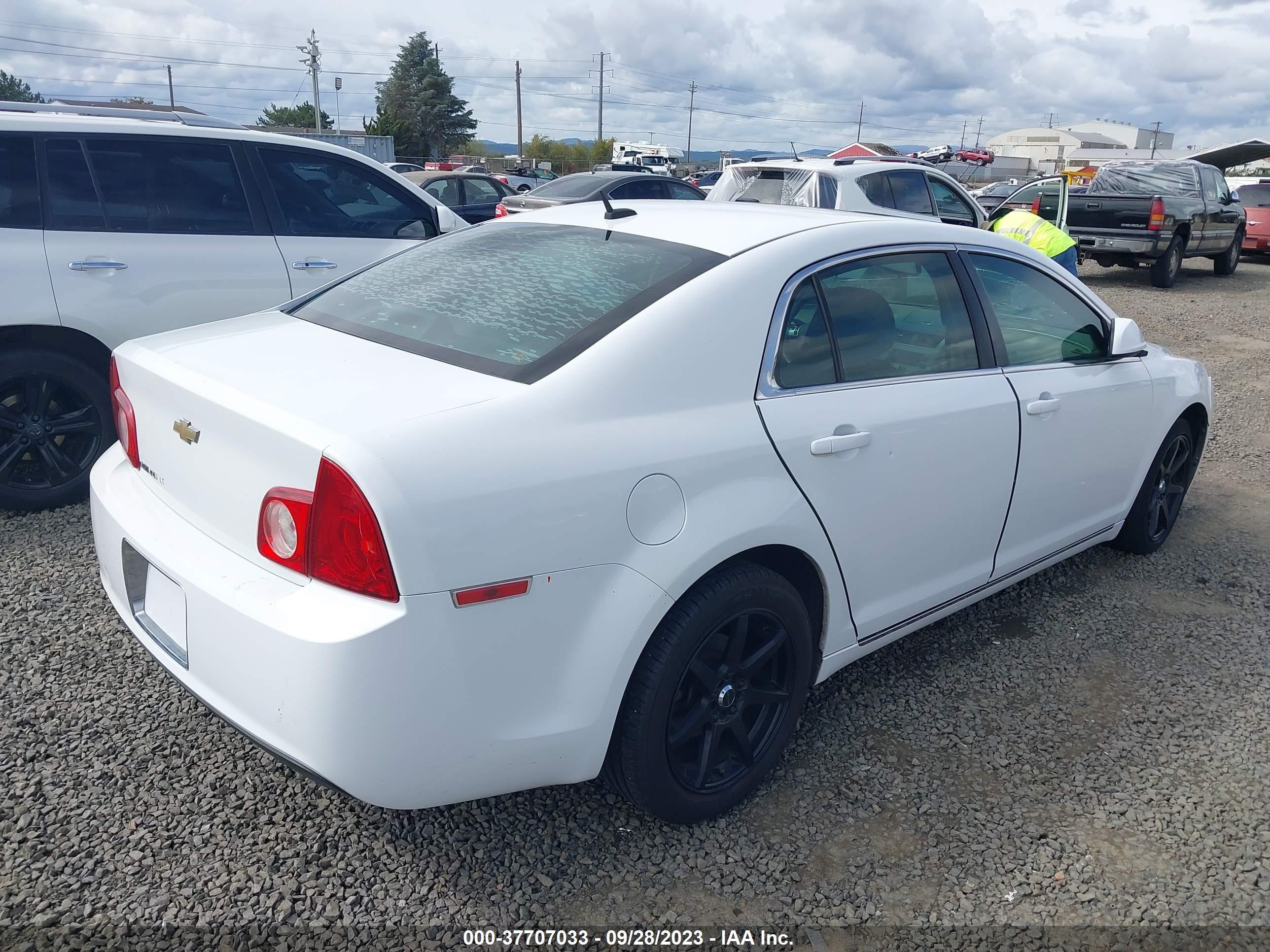 Photo 3 VIN: 1G1ZC5EB9AF164148 - CHEVROLET MALIBU 