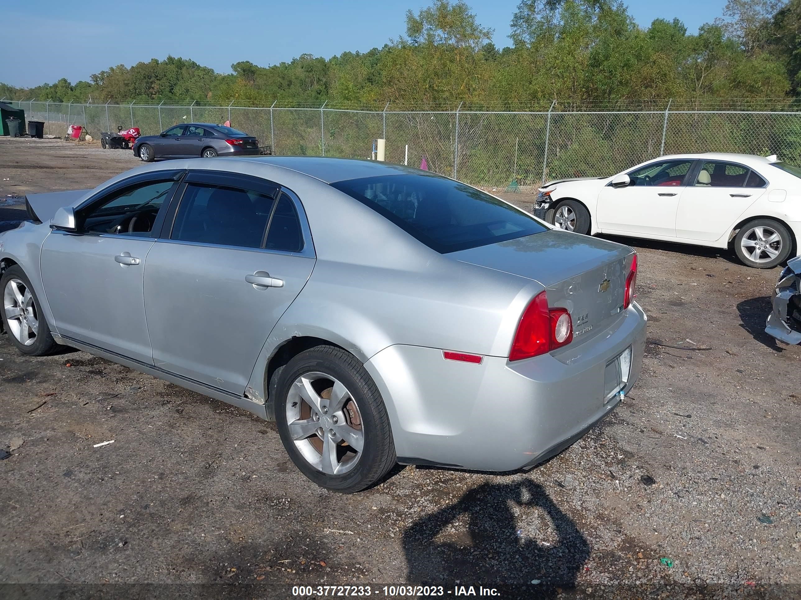 Photo 2 VIN: 1G1ZC5EU1BF168178 - CHEVROLET MALIBU 