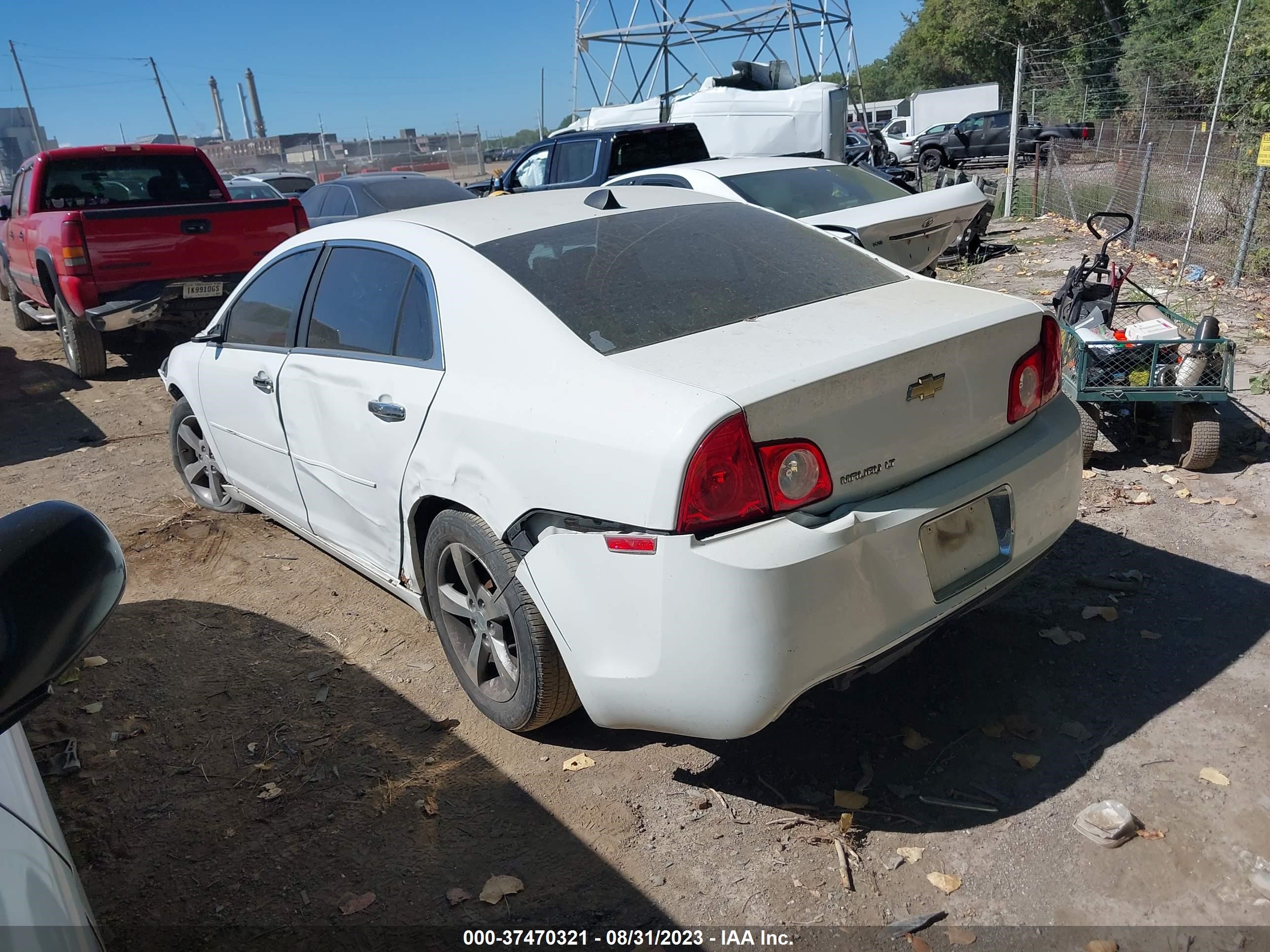 Photo 2 VIN: 1G1ZC5EU9CF393384 - CHEVROLET MALIBU 