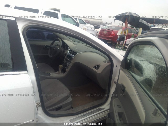 Photo 4 VIN: 1G1ZC5EUXCF110894 - CHEVROLET MALIBU 