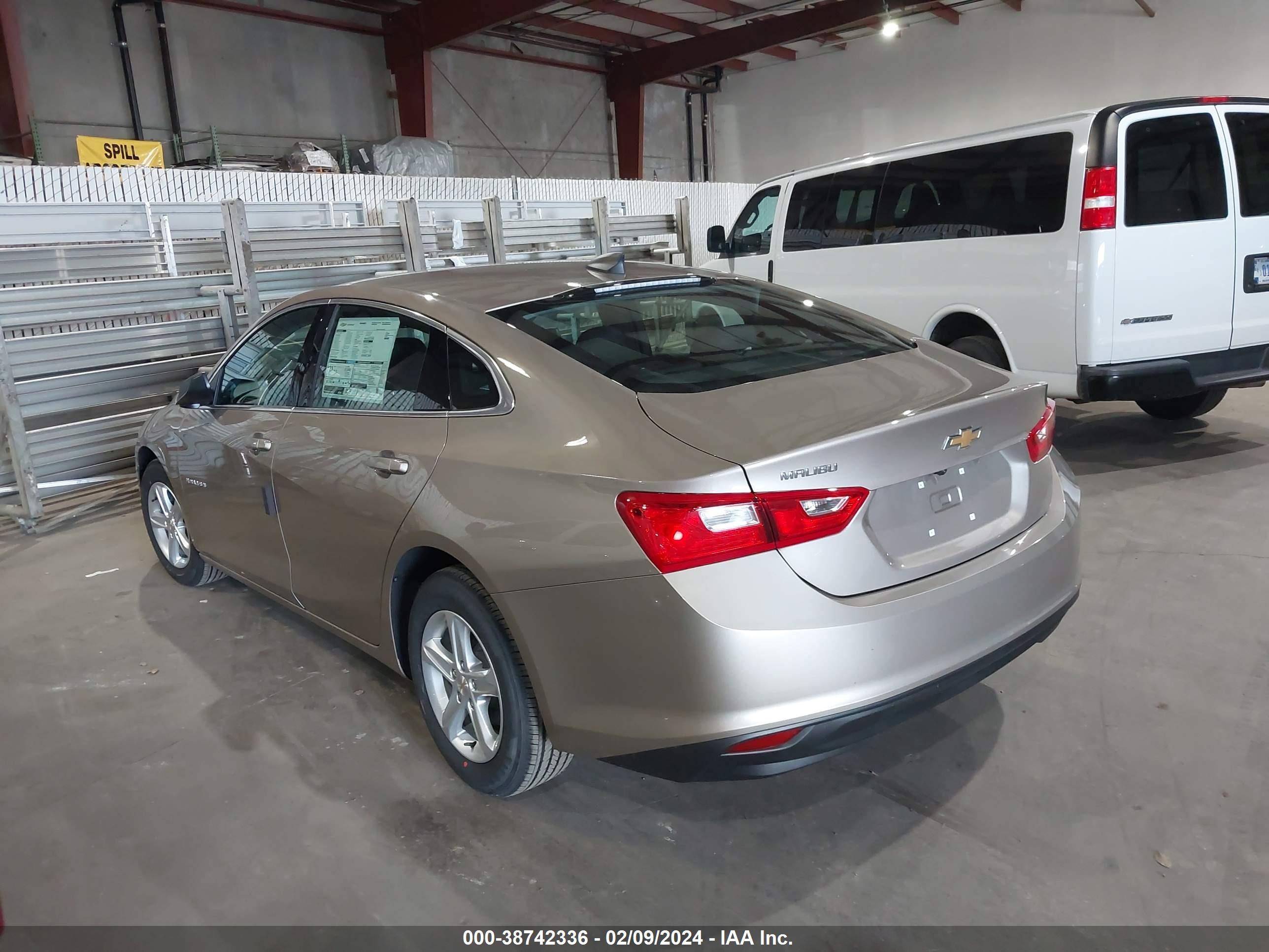 Photo 2 VIN: 1G1ZC5ST2RF152870 - CHEVROLET MALIBU 