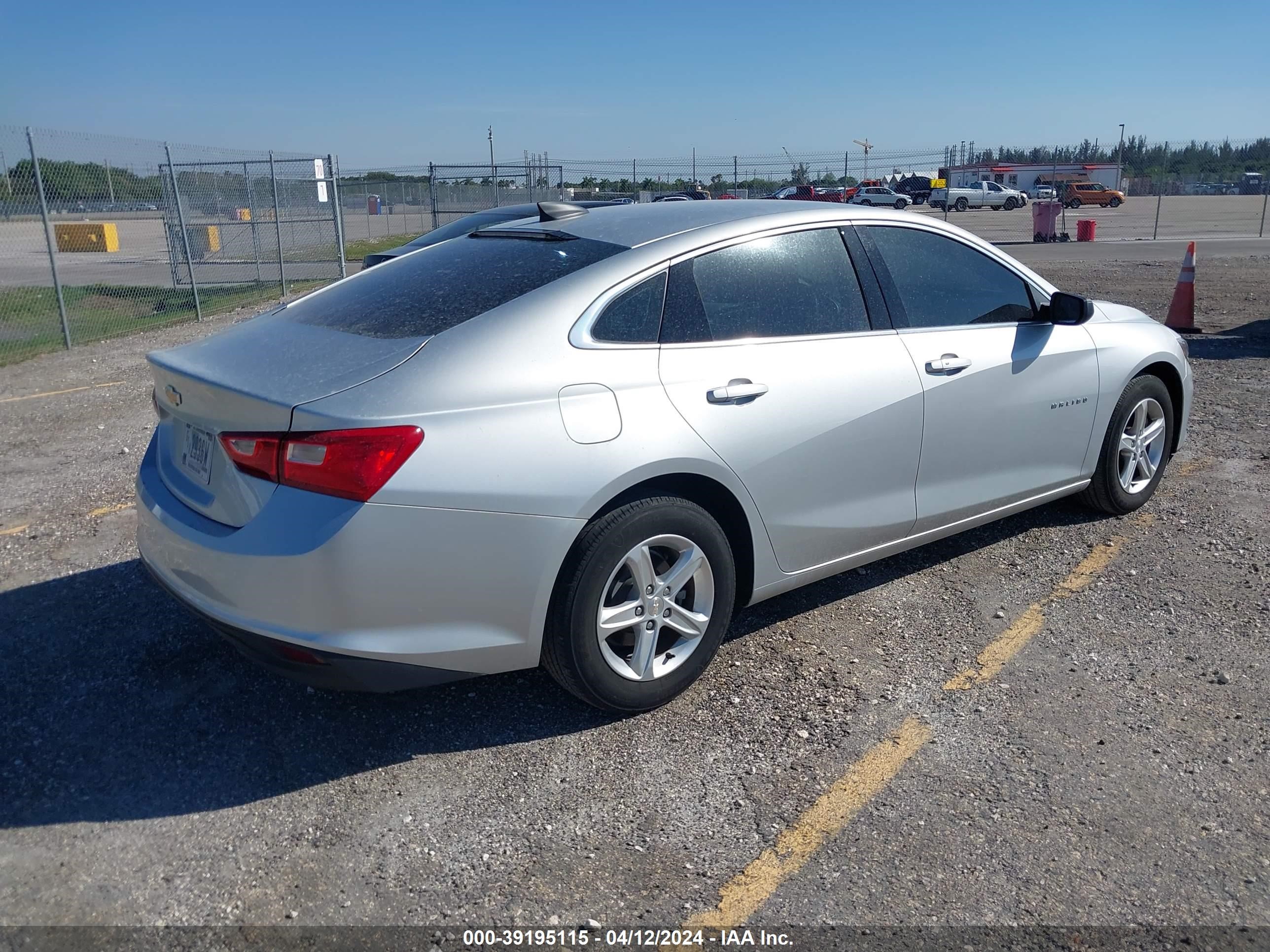 Photo 3 VIN: 1G1ZC5ST4LF005022 - CHEVROLET MALIBU 