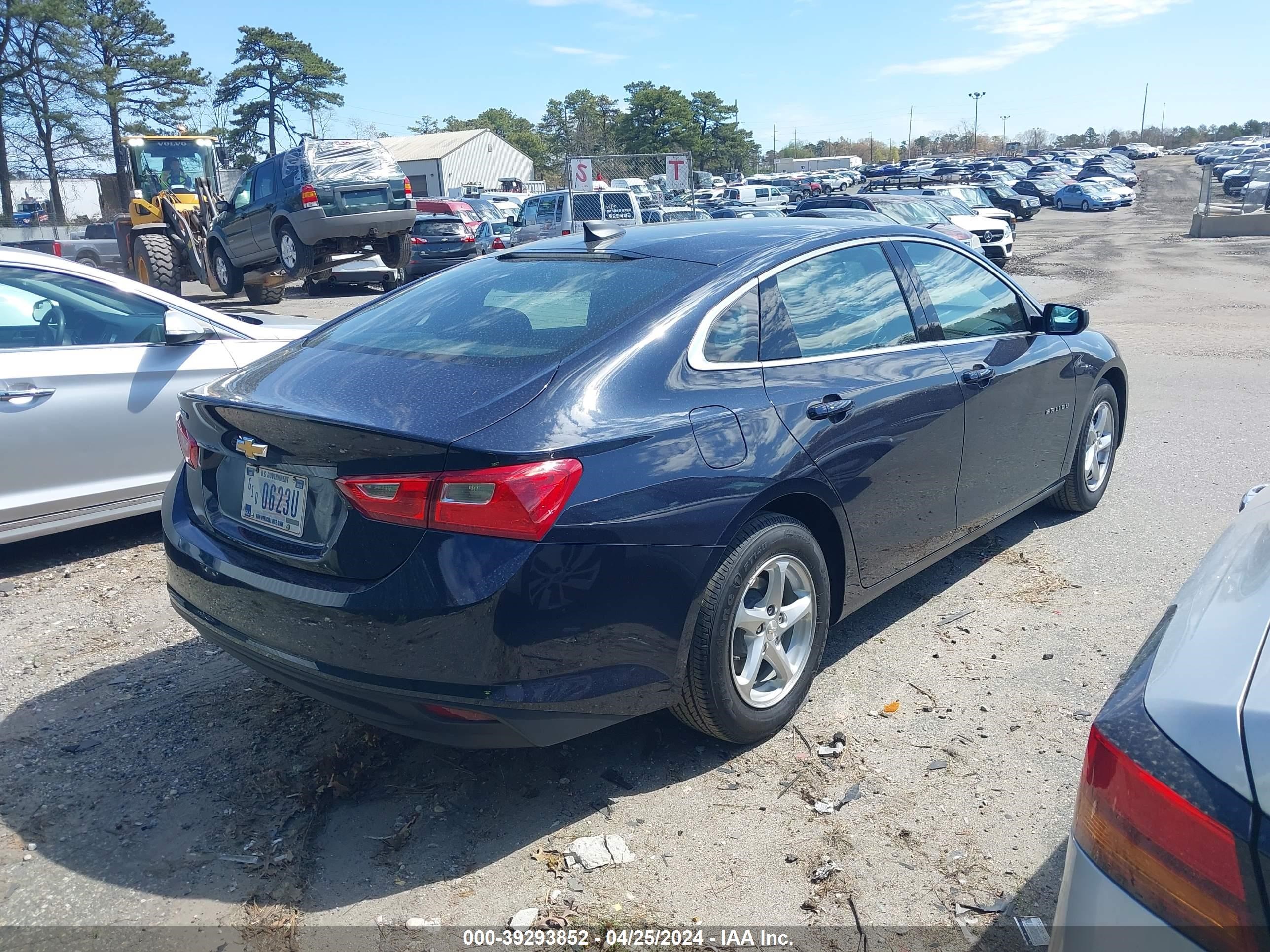 Photo 3 VIN: 1G1ZC5ST6HF240111 - CHEVROLET MALIBU 