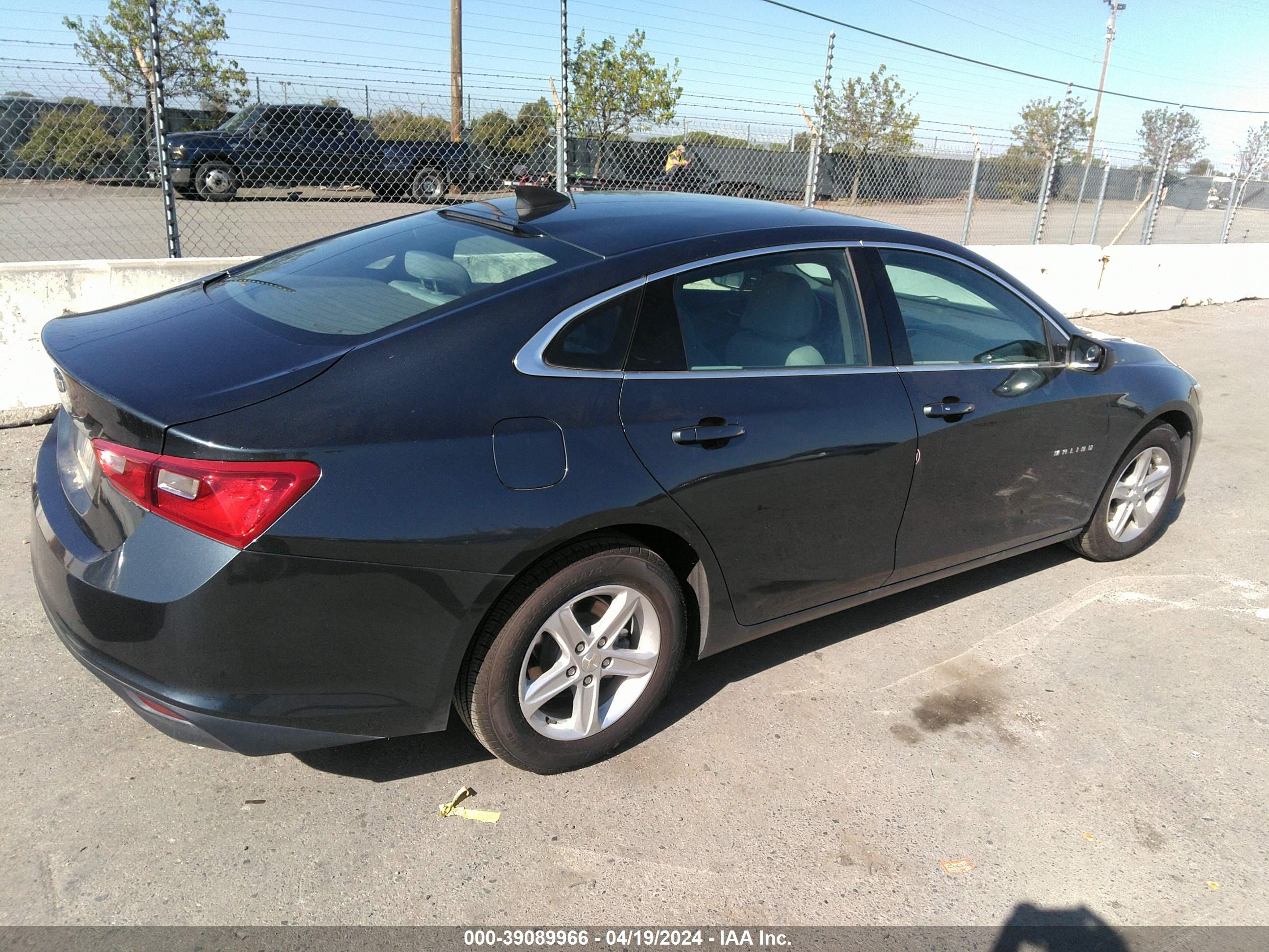 Photo 3 VIN: 1G1ZC5ST7KF135973 - CHEVROLET MALIBU 