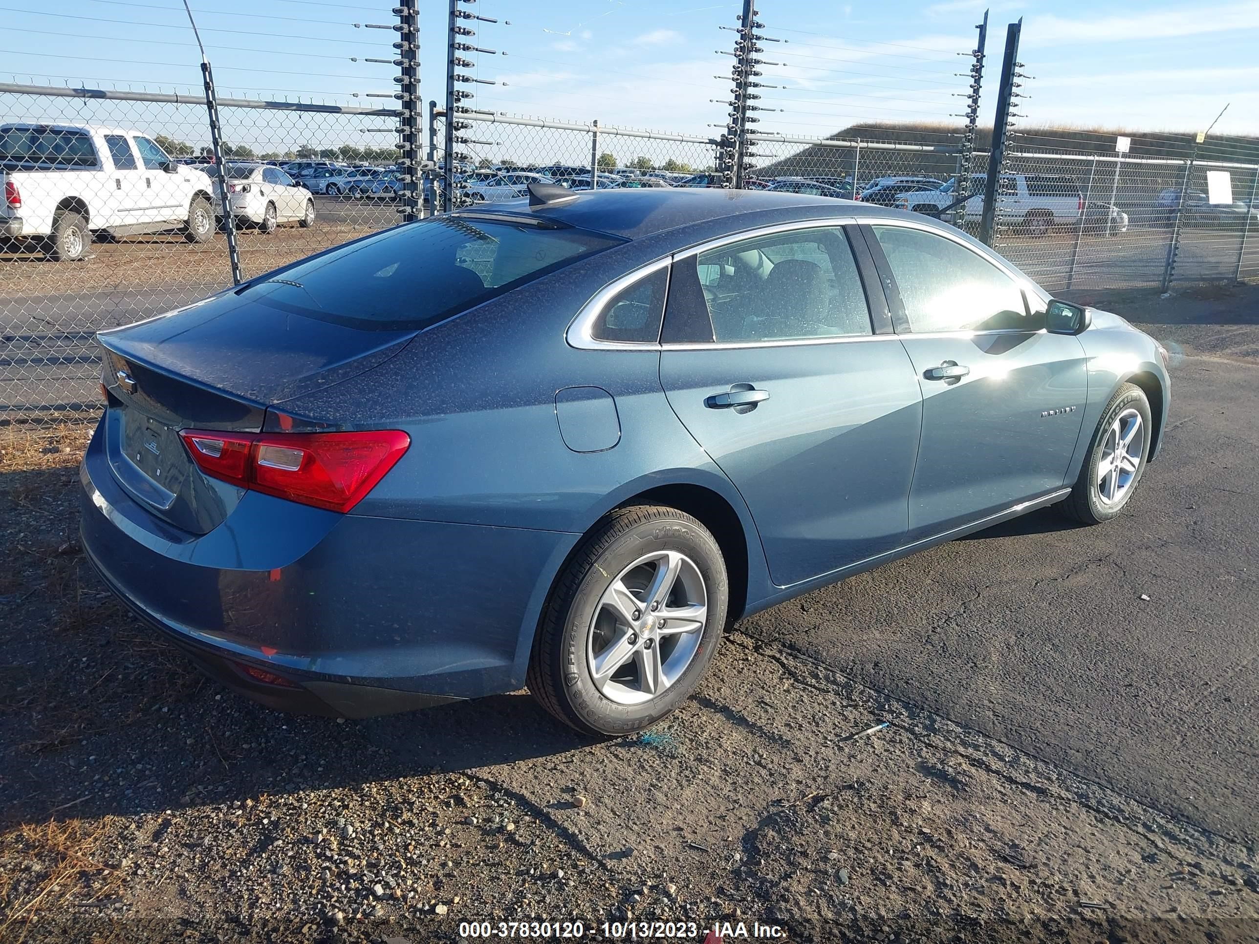 Photo 3 VIN: 1G1ZC5ST9RF121227 - CHEVROLET MALIBU 