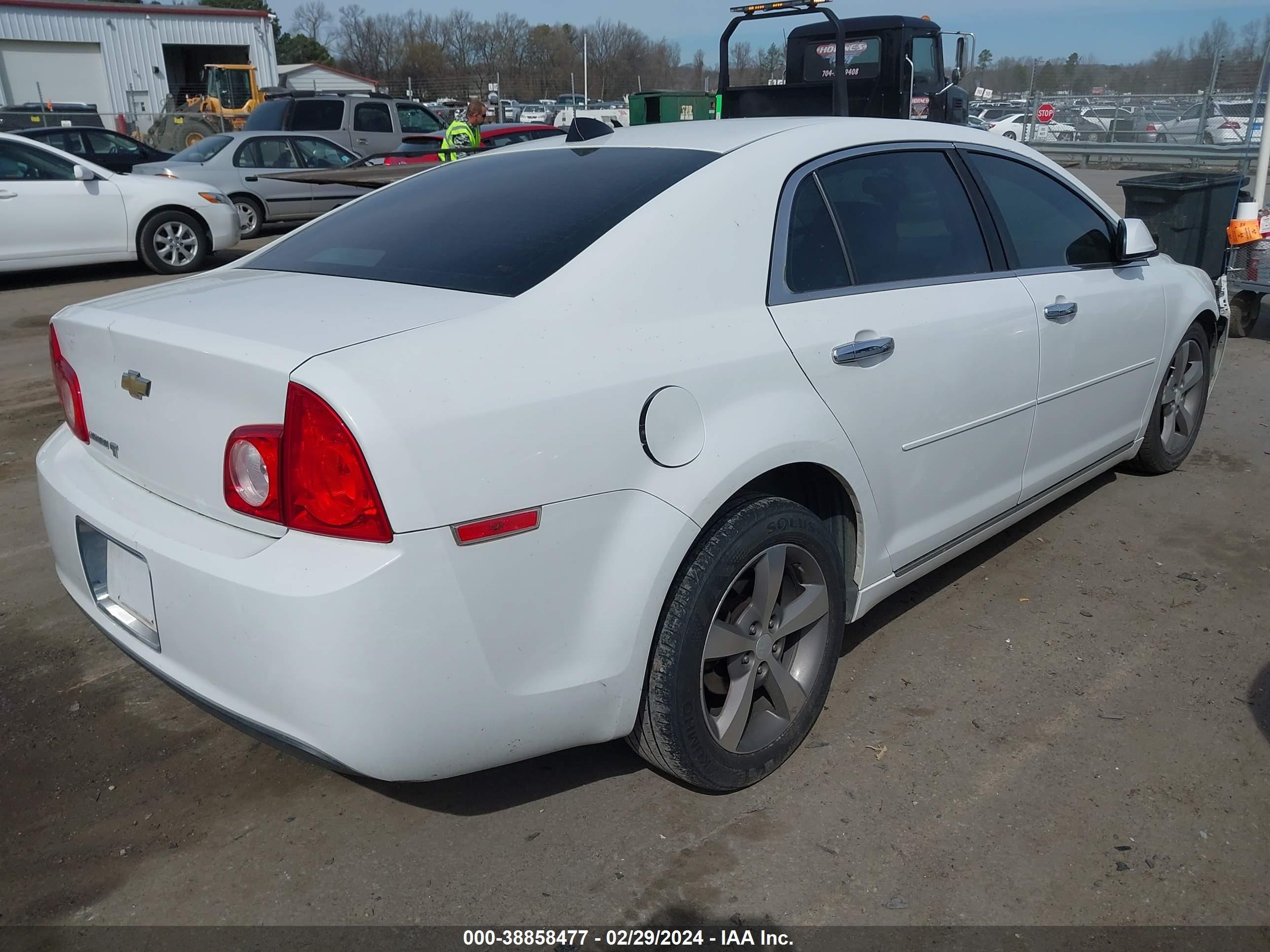 Photo 3 VIN: 1G1ZD5E04CF381234 - CHEVROLET MALIBU 