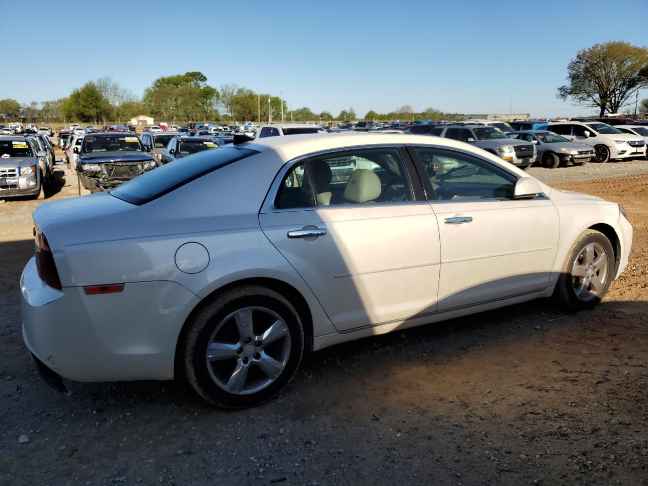 Photo 2 VIN: 1G1ZD5E08CF310957 - CHEVROLET MALIBU 