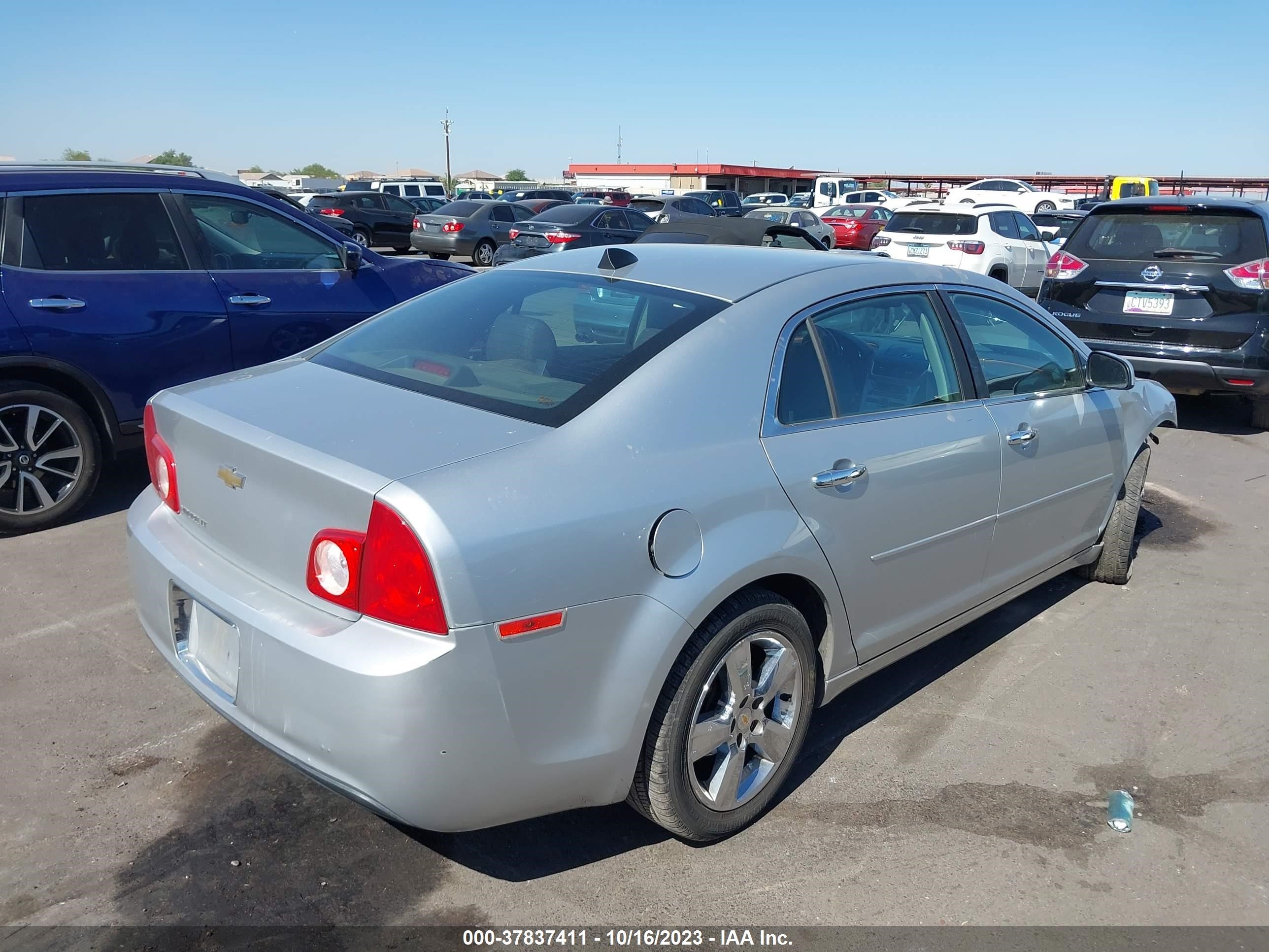 Photo 3 VIN: 1G1ZD5E0XCF117032 - CHEVROLET MALIBU 