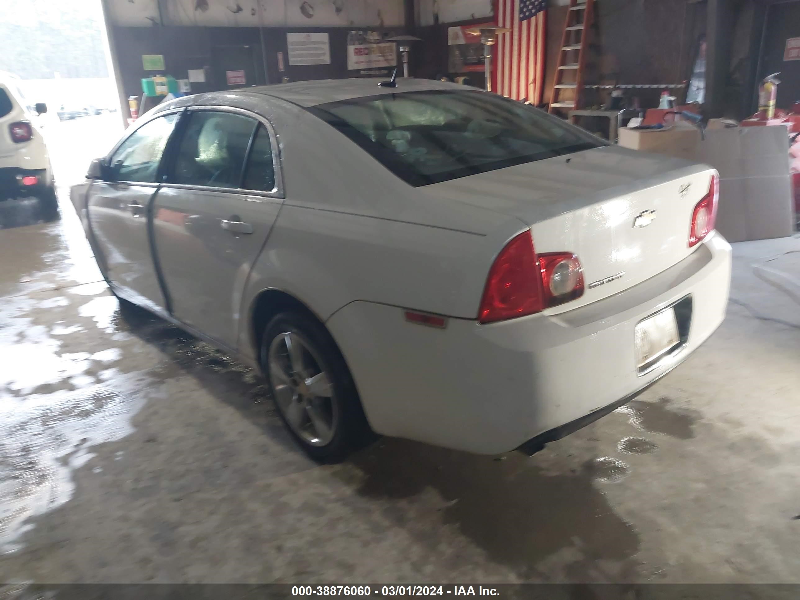 Photo 2 VIN: 1G1ZD5E13BF177435 - CHEVROLET MALIBU 