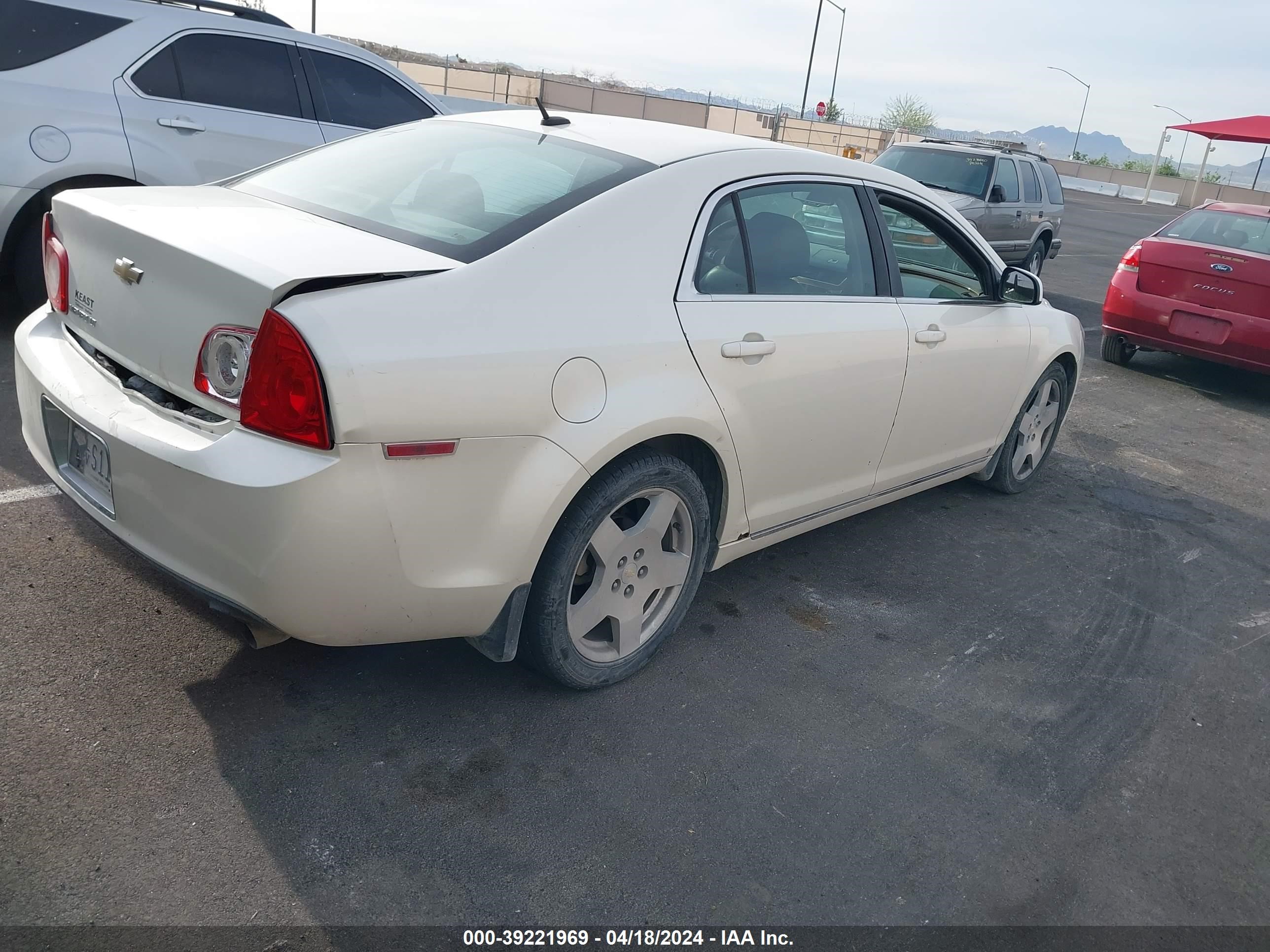 Photo 3 VIN: 1G1ZD5E75A4111998 - CHEVROLET MALIBU 