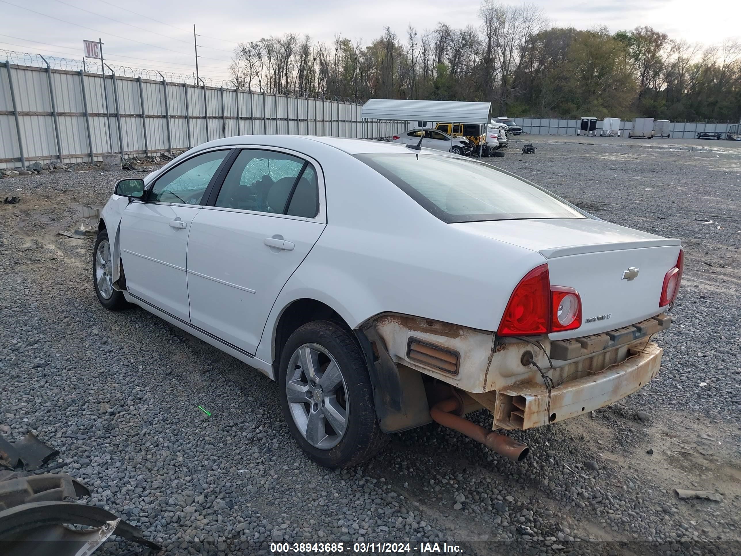 Photo 2 VIN: 1G1ZD5EB8AF111034 - CHEVROLET MALIBU 