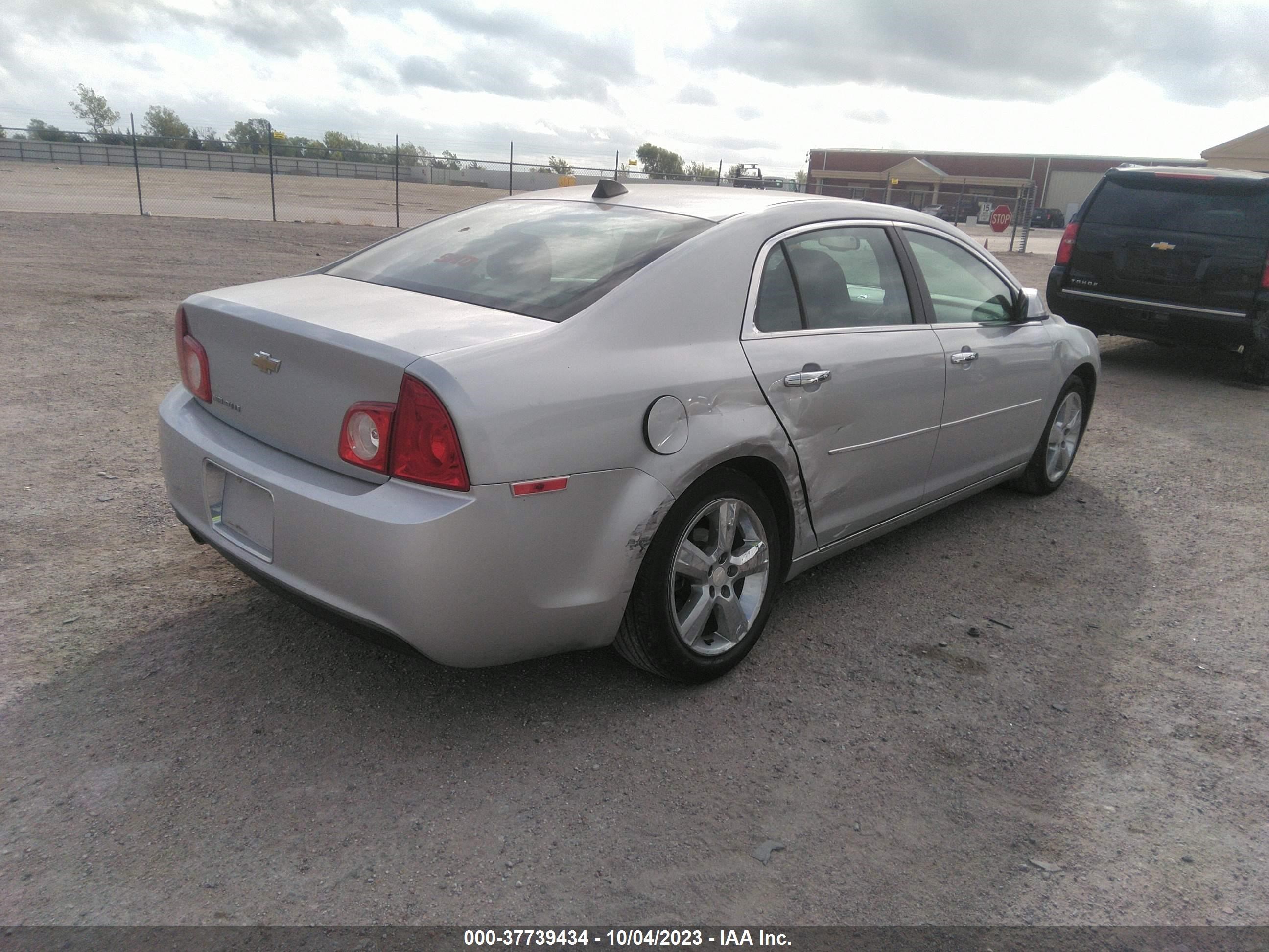 Photo 3 VIN: 1G1ZD5EU1CF377368 - CHEVROLET MALIBU 