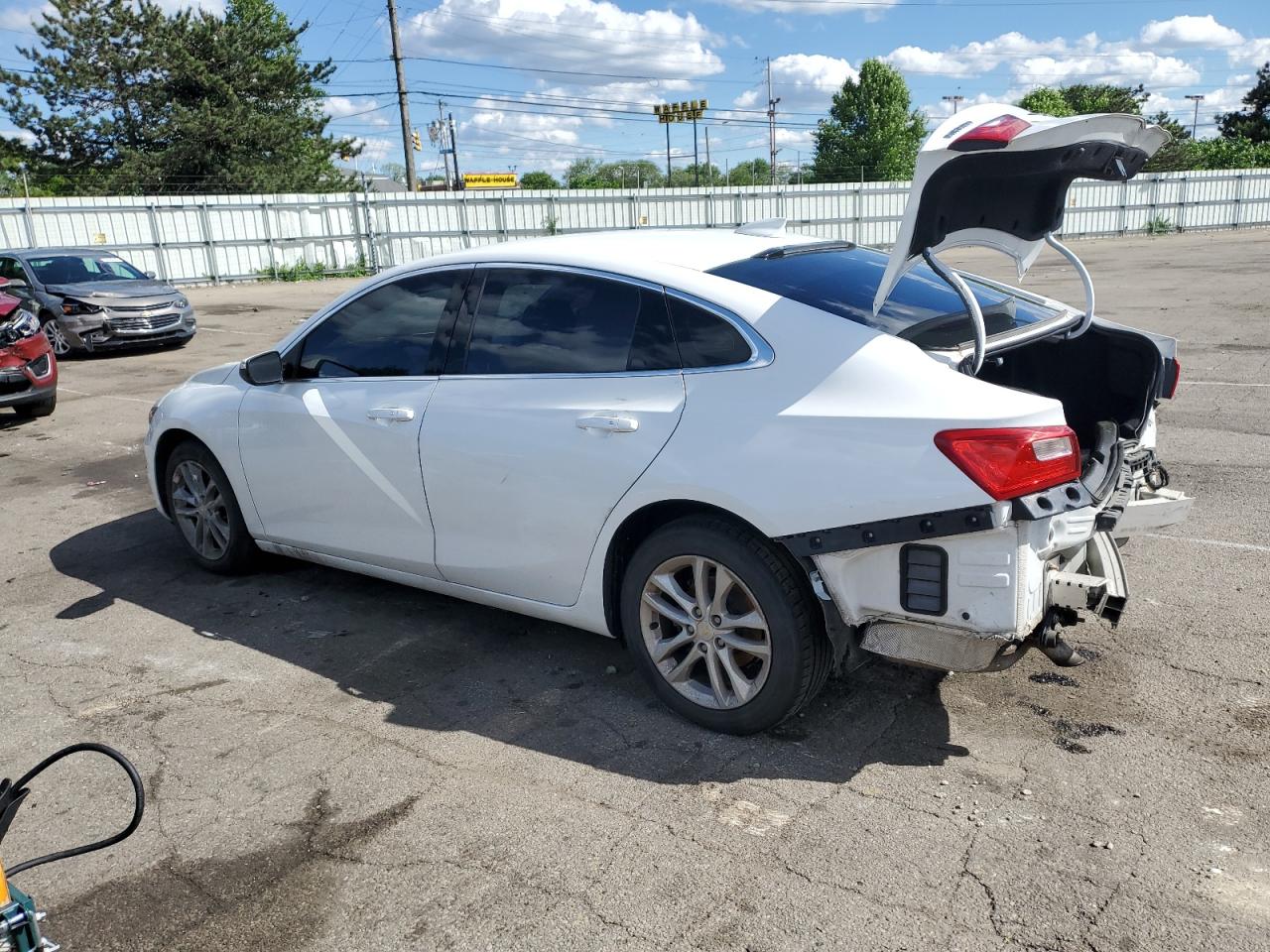 Photo 1 VIN: 1G1ZD5ST0JF184668 - CHEVROLET MALIBU 