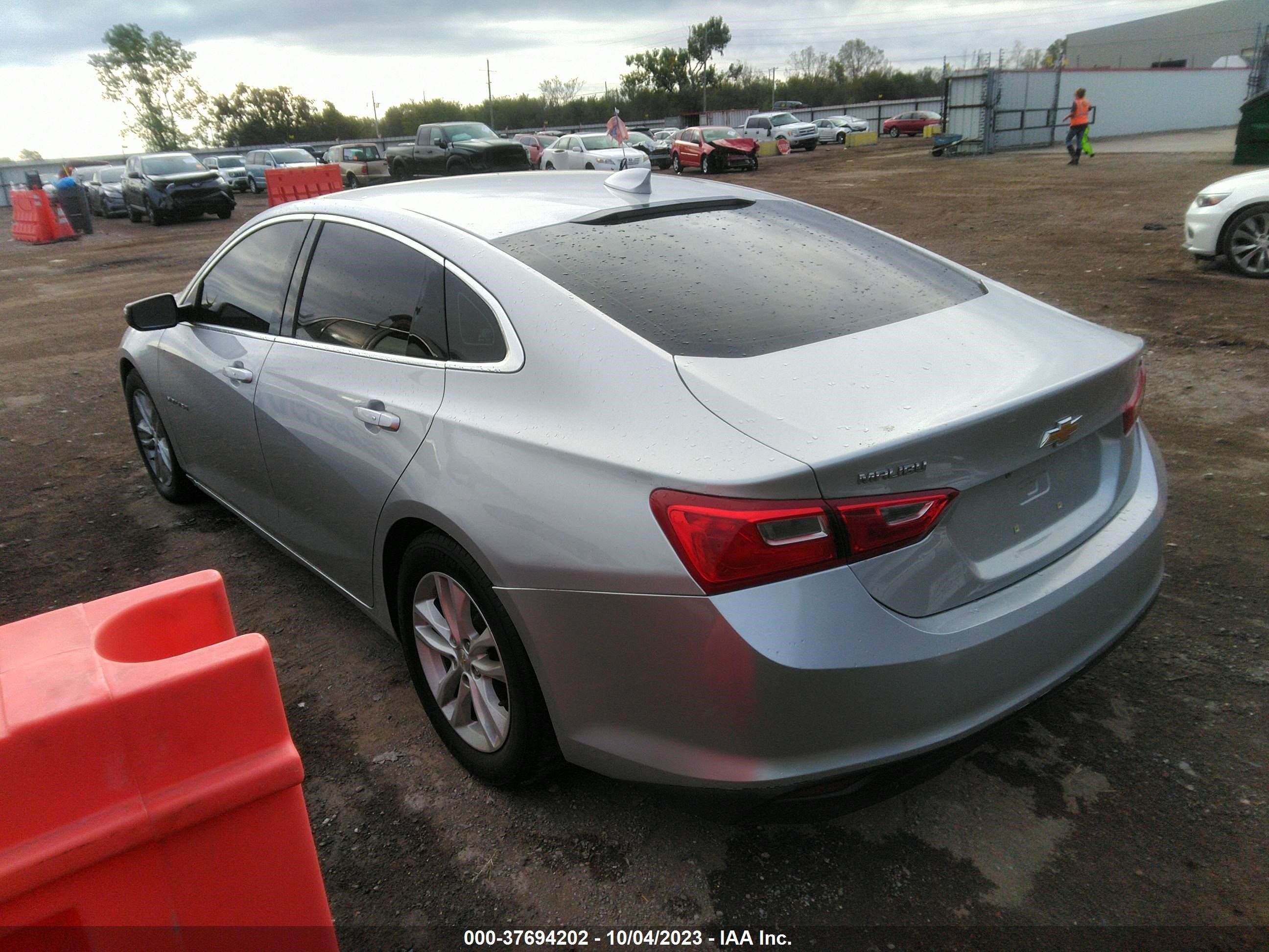 Photo 2 VIN: 1G1ZD5ST0JF229771 - CHEVROLET MALIBU 