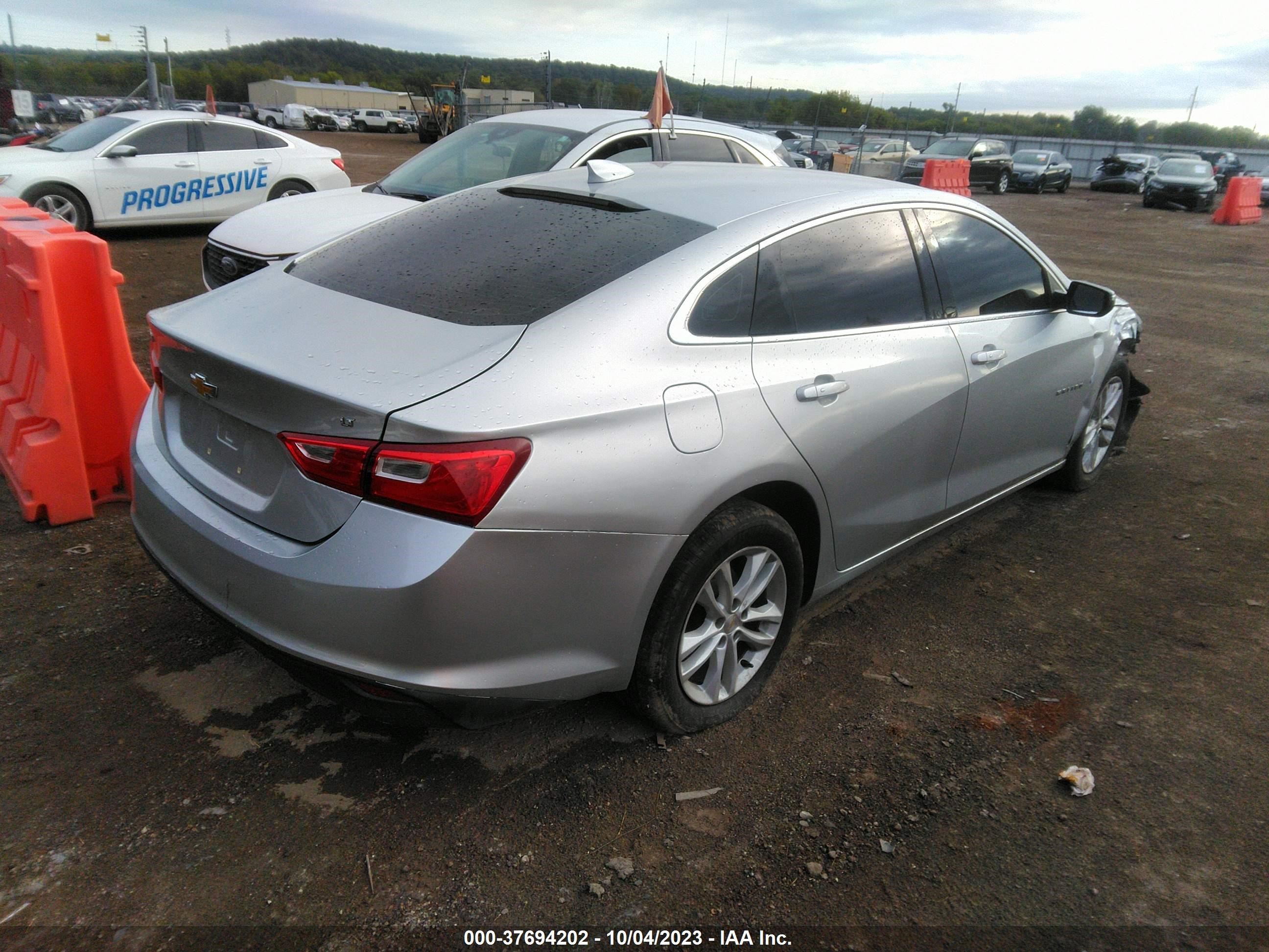 Photo 3 VIN: 1G1ZD5ST0JF229771 - CHEVROLET MALIBU 