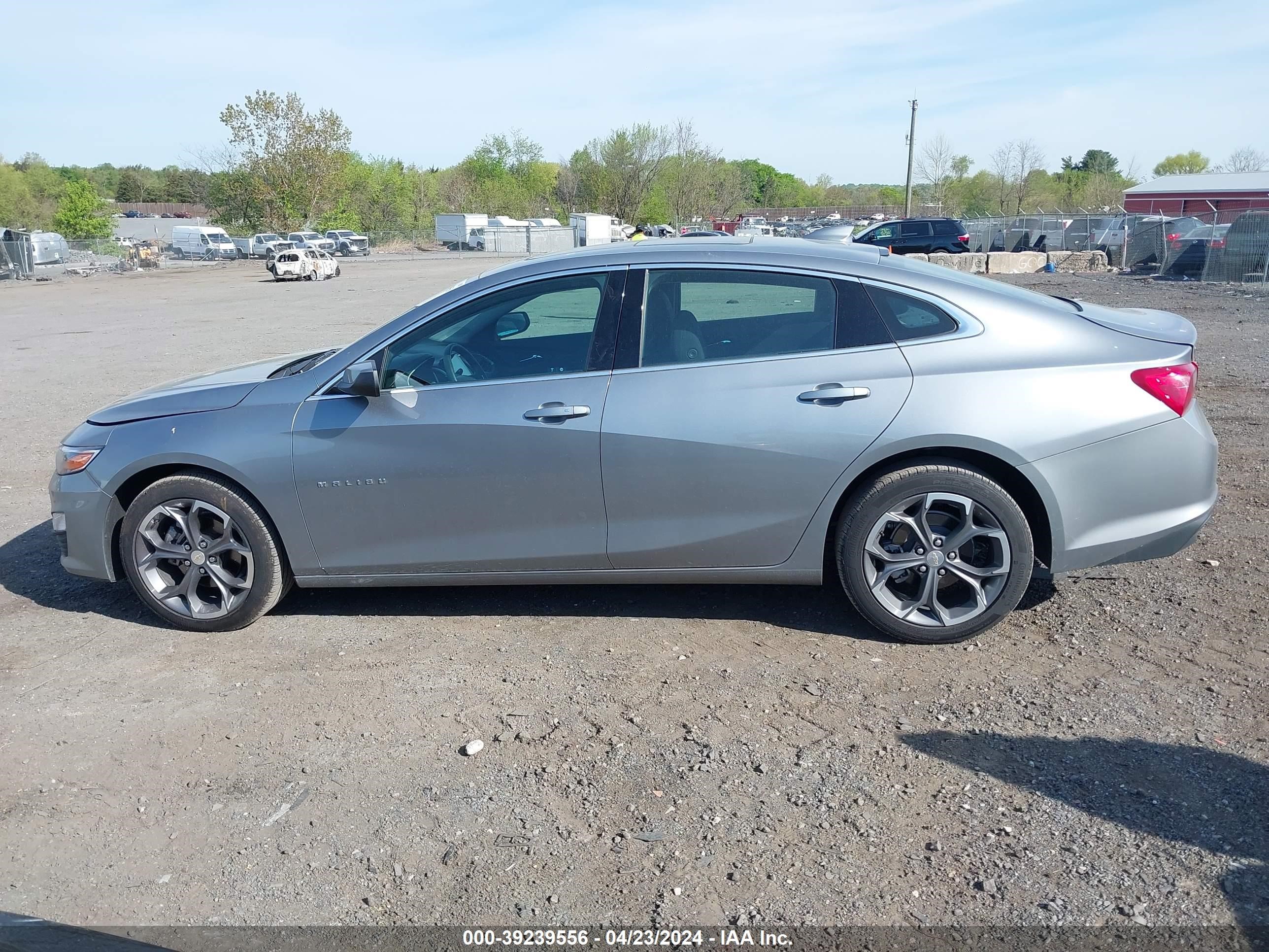 Photo 13 VIN: 1G1ZD5ST0RF115135 - CHEVROLET MALIBU 