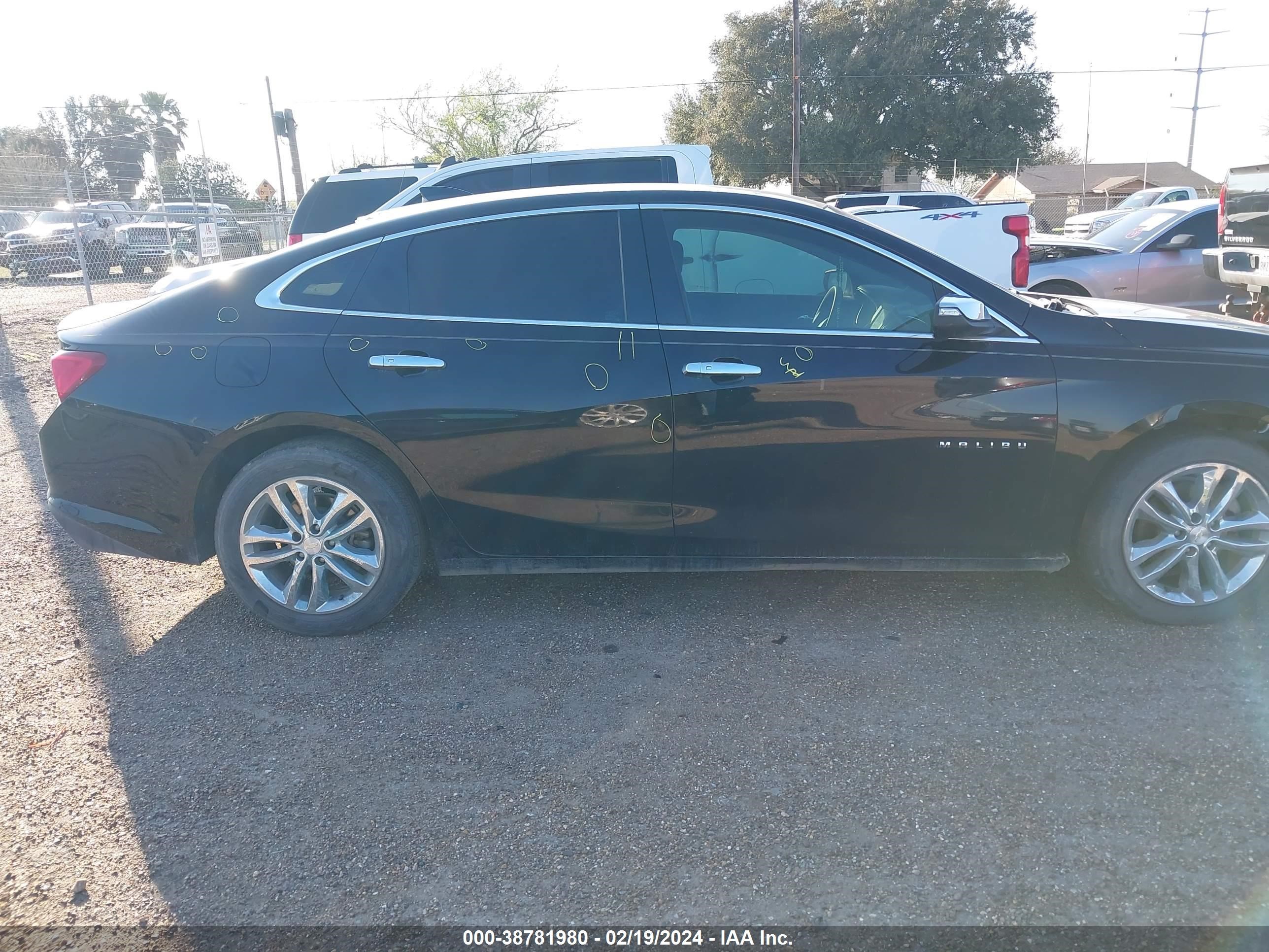 Photo 13 VIN: 1G1ZD5ST1JF271723 - CHEVROLET MALIBU 